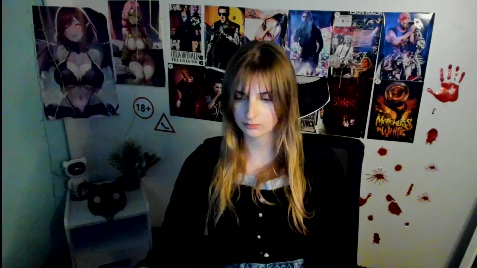 Gallery image thumbnail from Lisa_Star_'s myfreecams stream on, 11/02/2025, 17:36 image 18 of 20