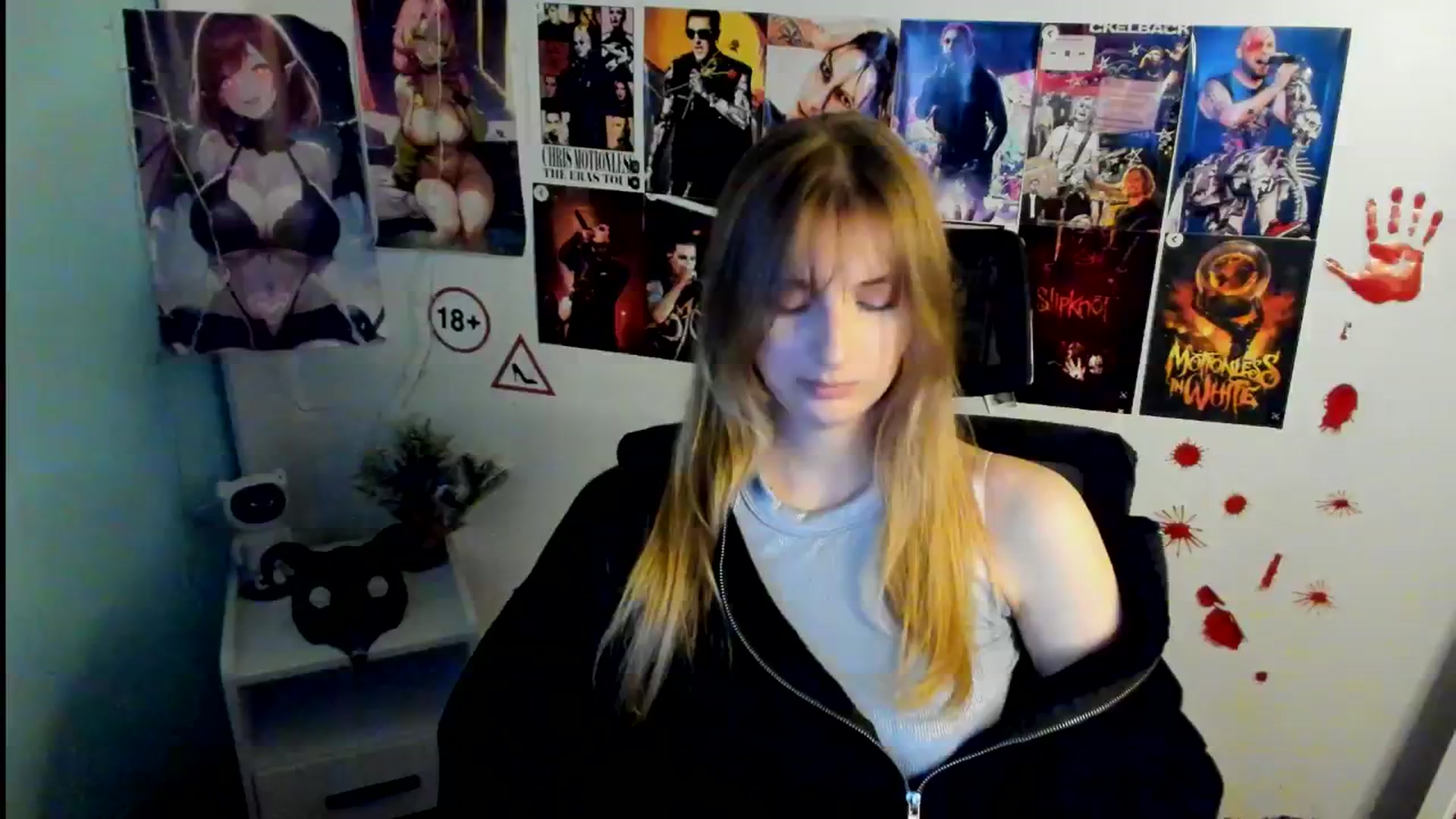 Gallery image thumbnail from Lisa_Star_'s myfreecams stream on, 11/04/2025, 14:45 image 1 of 20