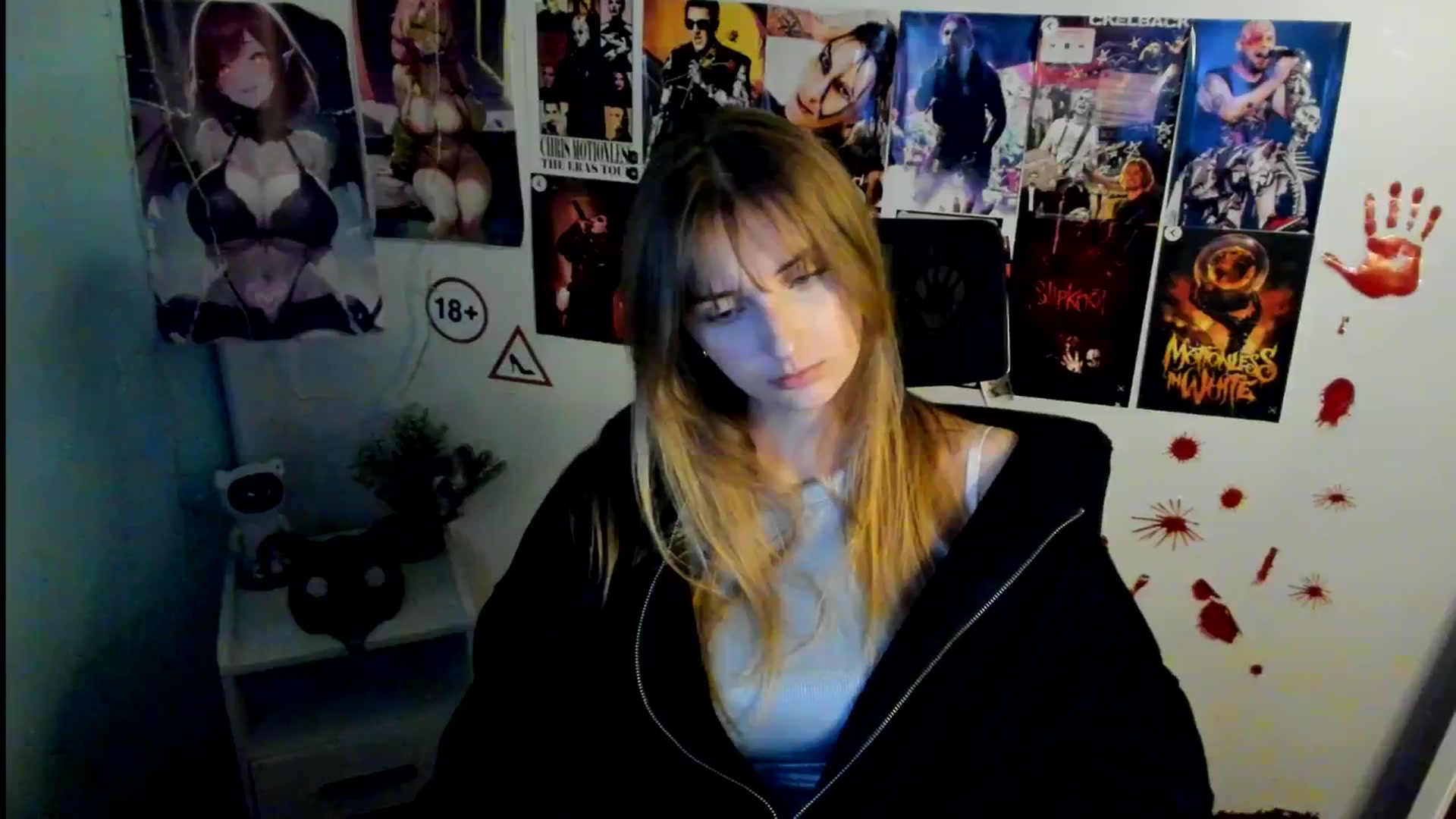Gallery image thumbnail from Lisa_Star_'s myfreecams stream on, 11/04/2025, 15:12 image 17 of 20
