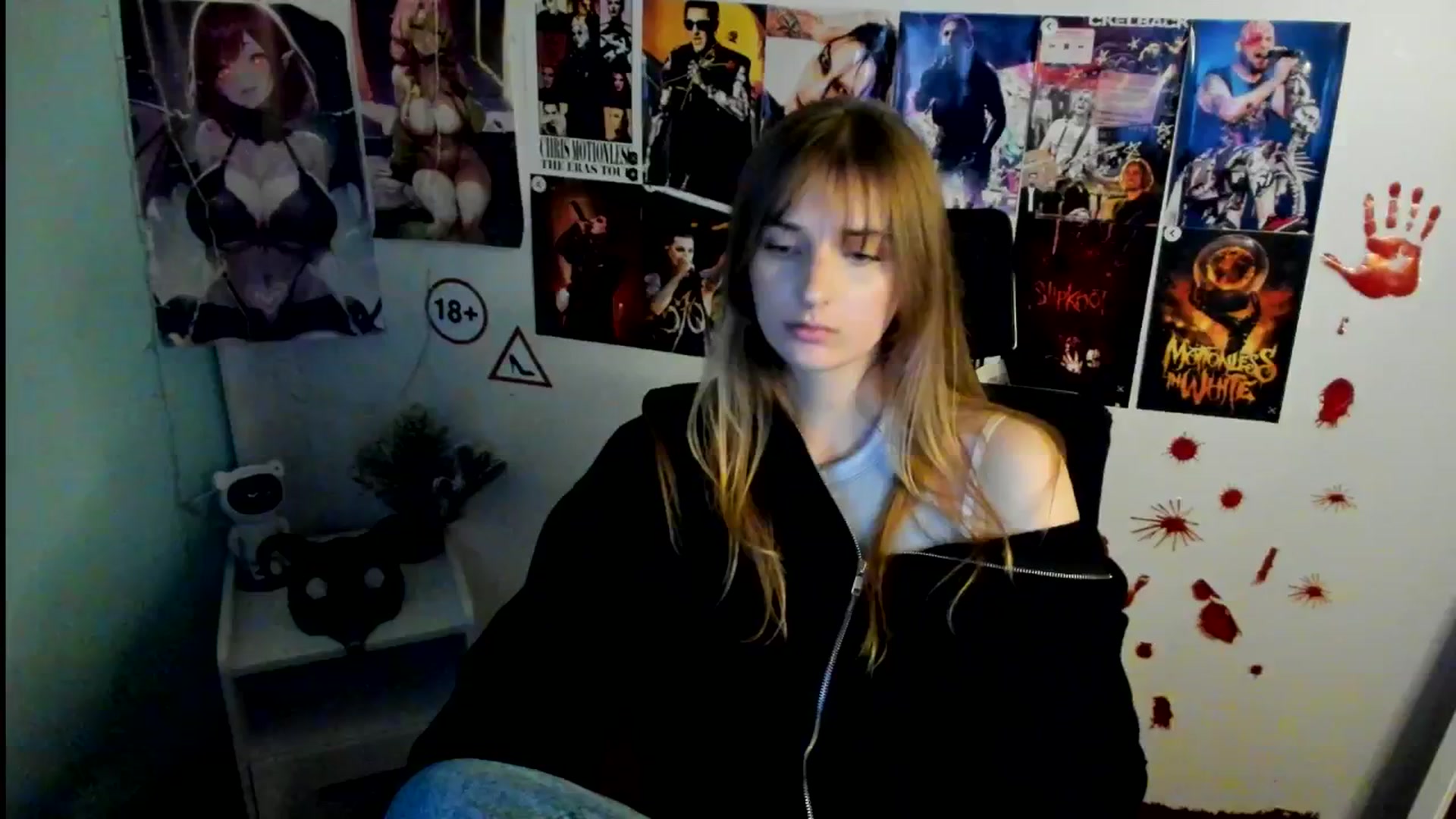 Gallery image thumbnail from Lisa_Star_'s myfreecams stream on, 11/04/2025, 16:10 image 2 of 20