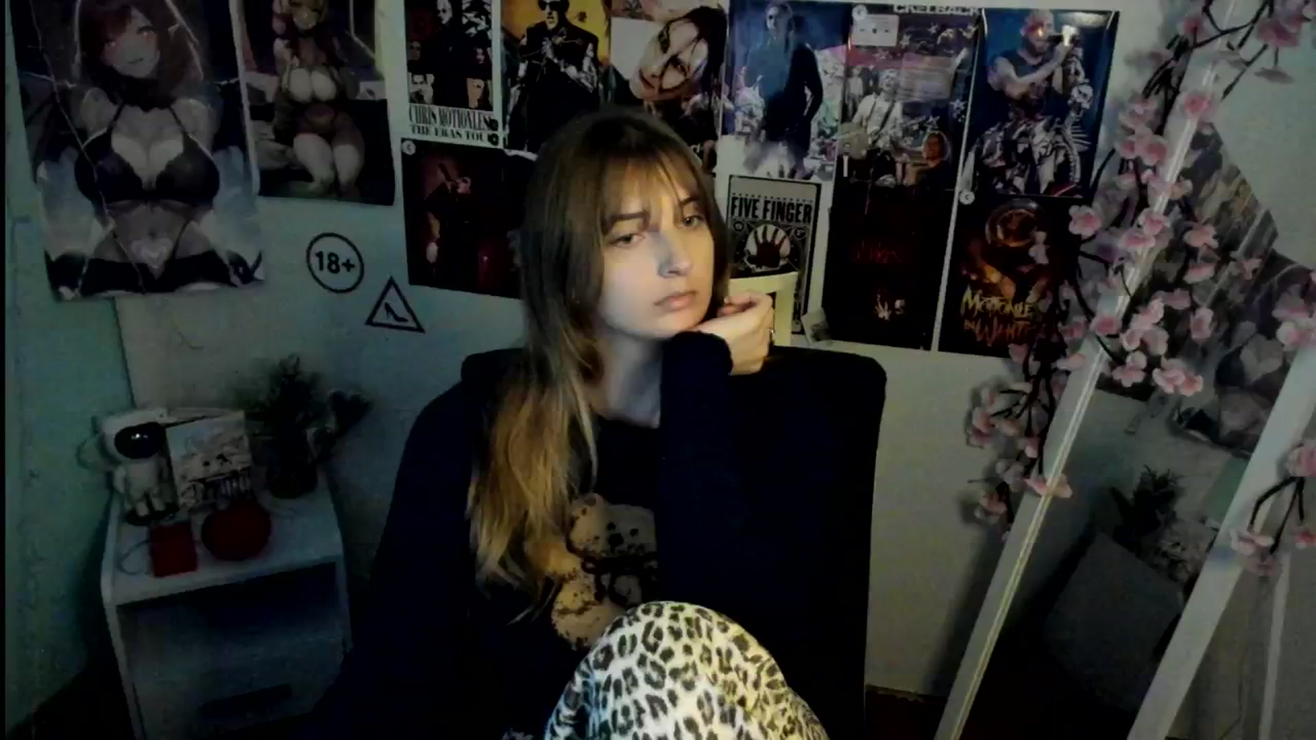 Gallery image thumbnail from Lisa_Star_'s myfreecams stream on, 11/12/2025, 15:57 image 17 of 20