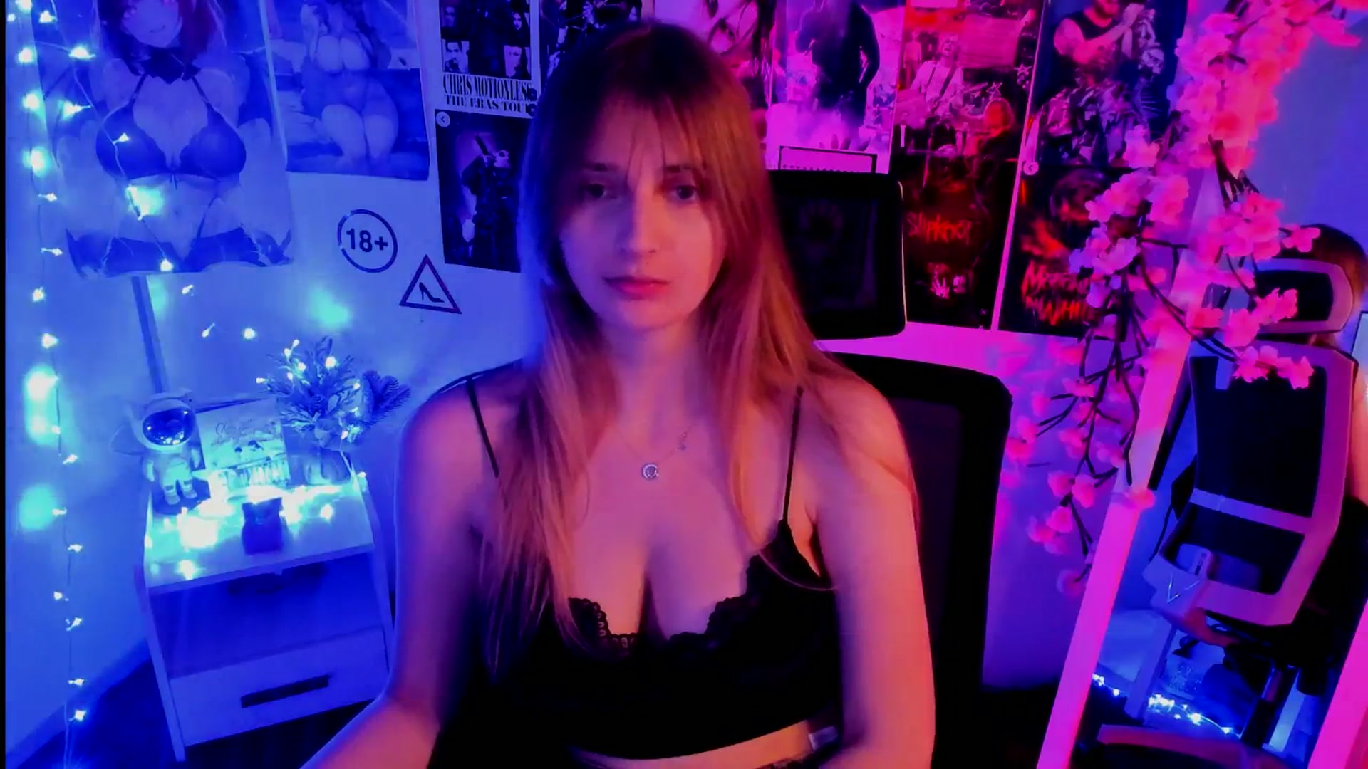 Gallery image thumbnail from Lisa_Star_'s myfreecams stream on, 11/13/2025, 13:52 image 14 of 20