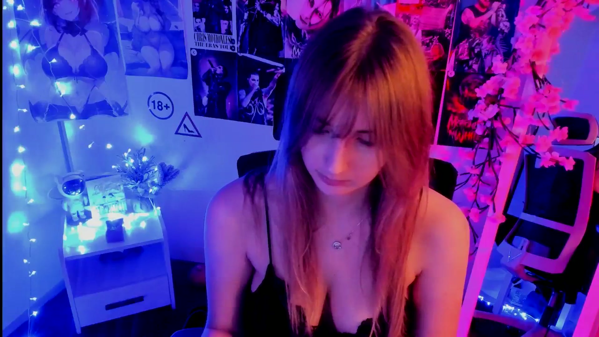 Gallery image thumbnail from Lisa_Star_'s myfreecams stream on, 11/13/2025, 14:31 image 17 of 20