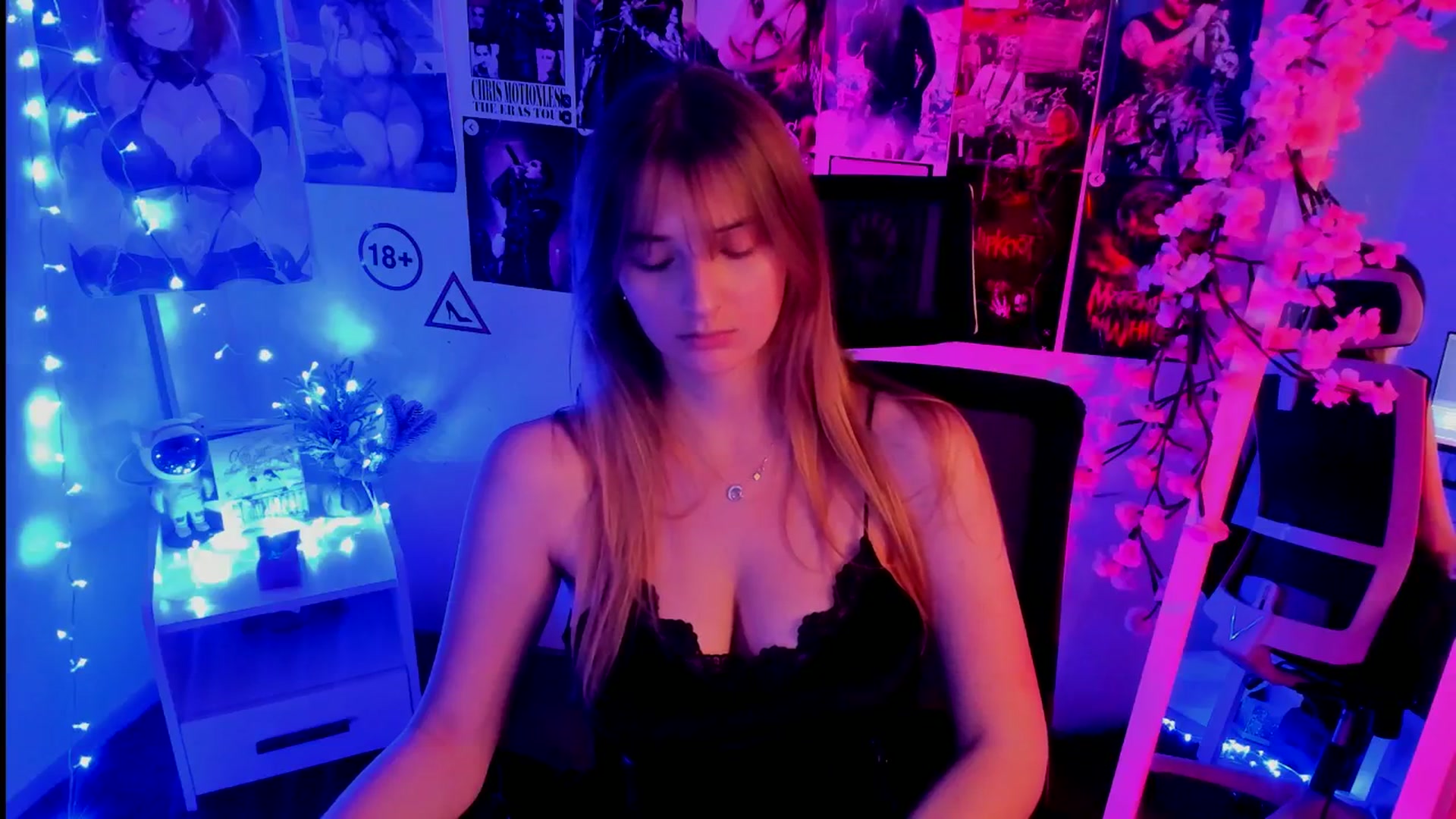 Gallery image thumbnail from Lisa_Star_'s myfreecams stream on, 11/13/2025, 14:31 image 18 of 20