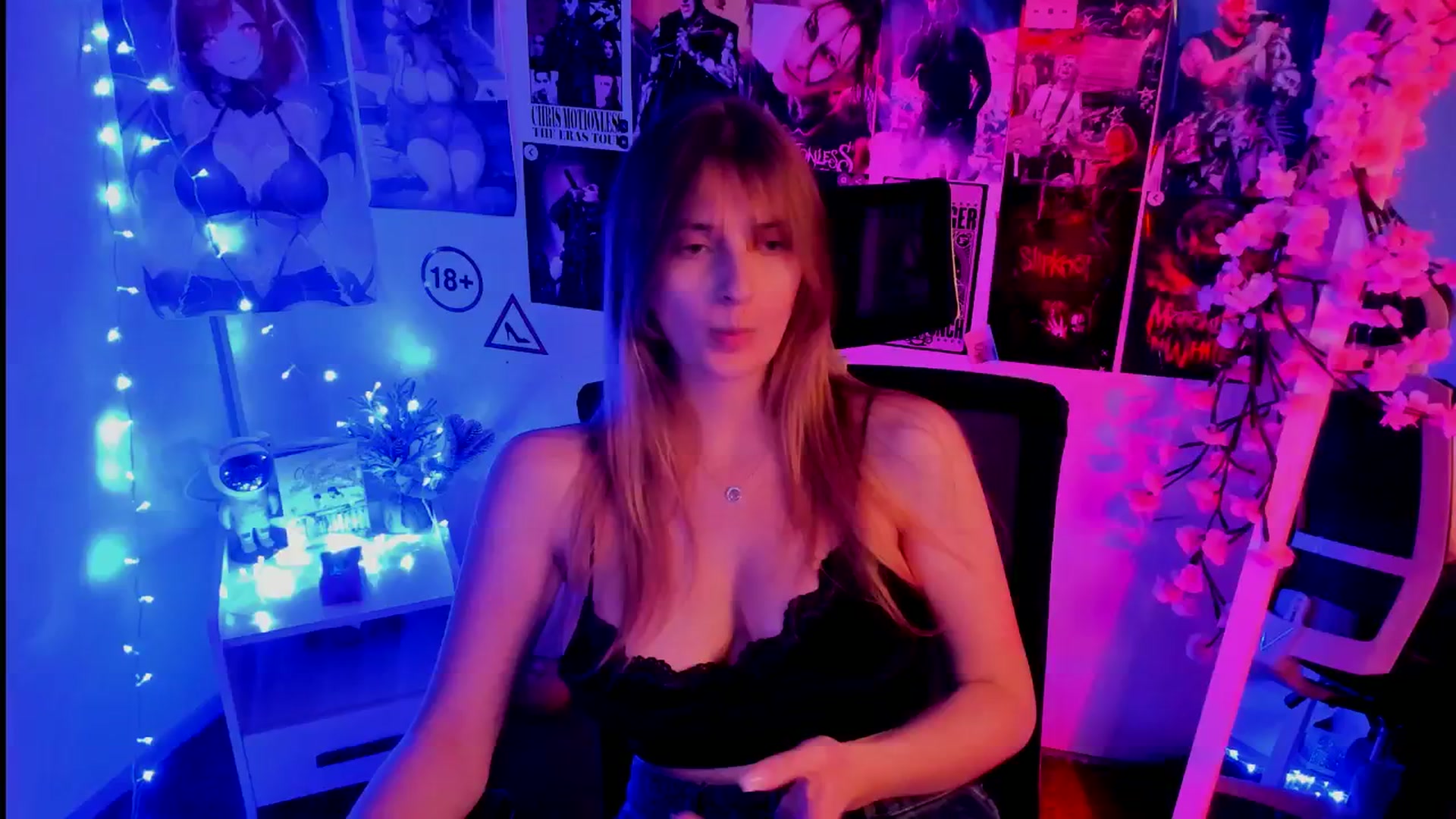 Gallery image thumbnail from Lisa_Star_'s myfreecams stream on, 11/13/2025, 17:58 image 15 of 20