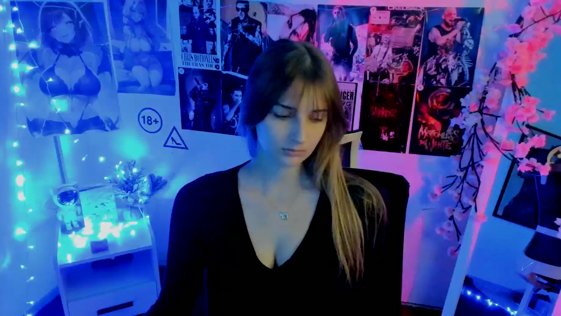 Gallery image thumbnail from Lisa_Star_'s myfreecams stream on, 11/19/2025, 14:21 image 1 of 20