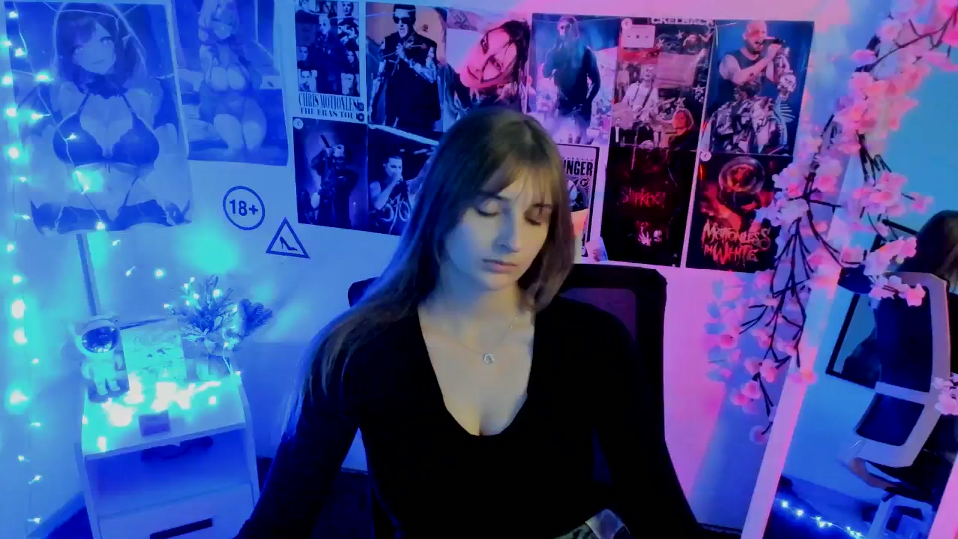 Gallery image thumbnail from Lisa_Star_'s myfreecams stream on, 11/19/2025, 18:16 image 12 of 20