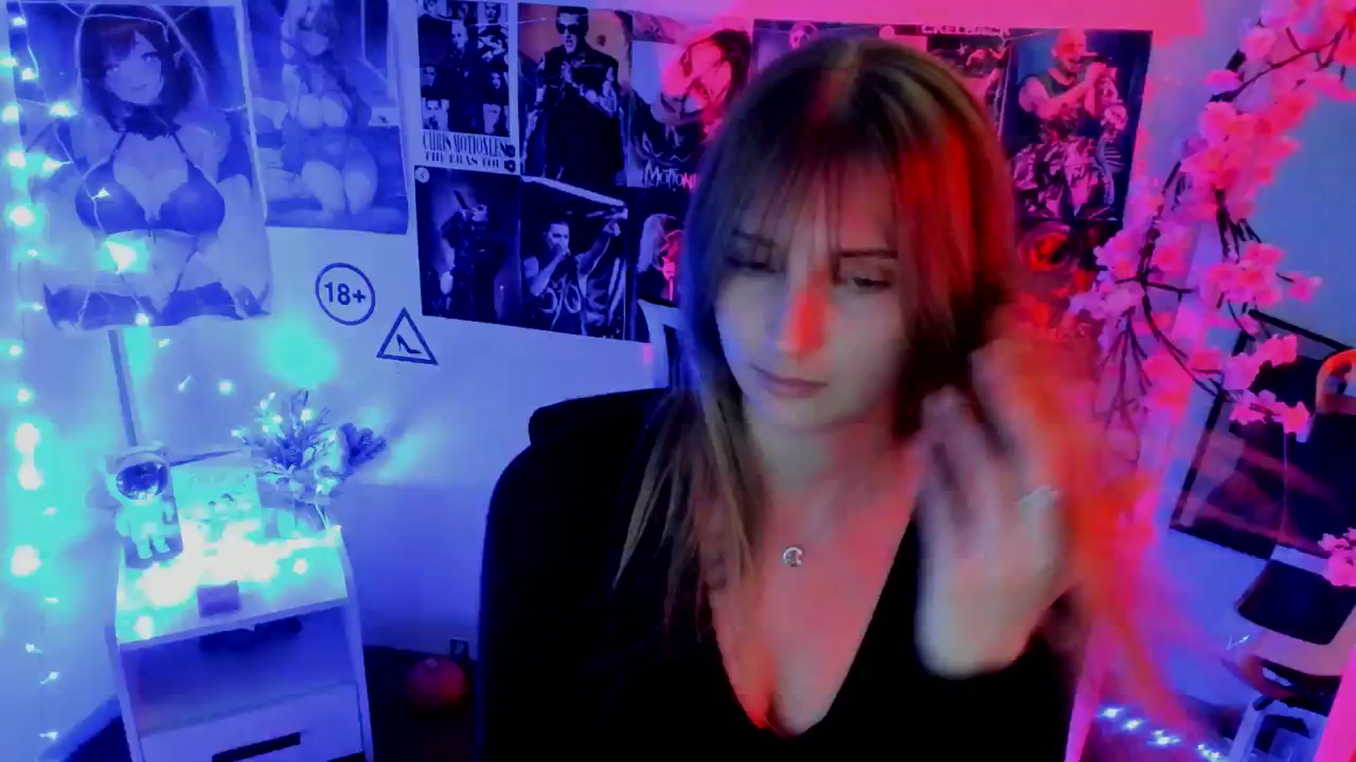Gallery image thumbnail from Lisa_Star_'s myfreecams stream on, 11/19/2025, 18:16 image 5 of 20
