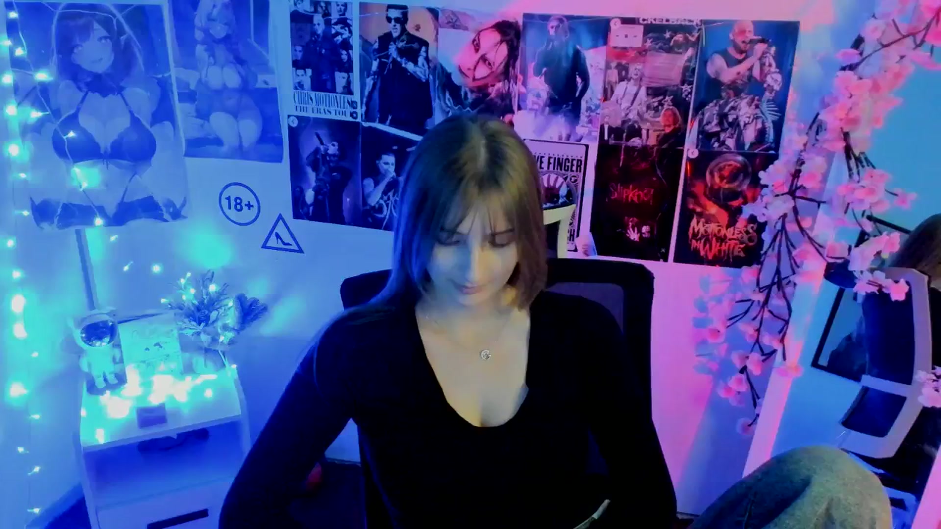 Gallery image thumbnail from Lisa_Star_'s myfreecams stream on, 11/19/2025, 18:16 image 13 of 20