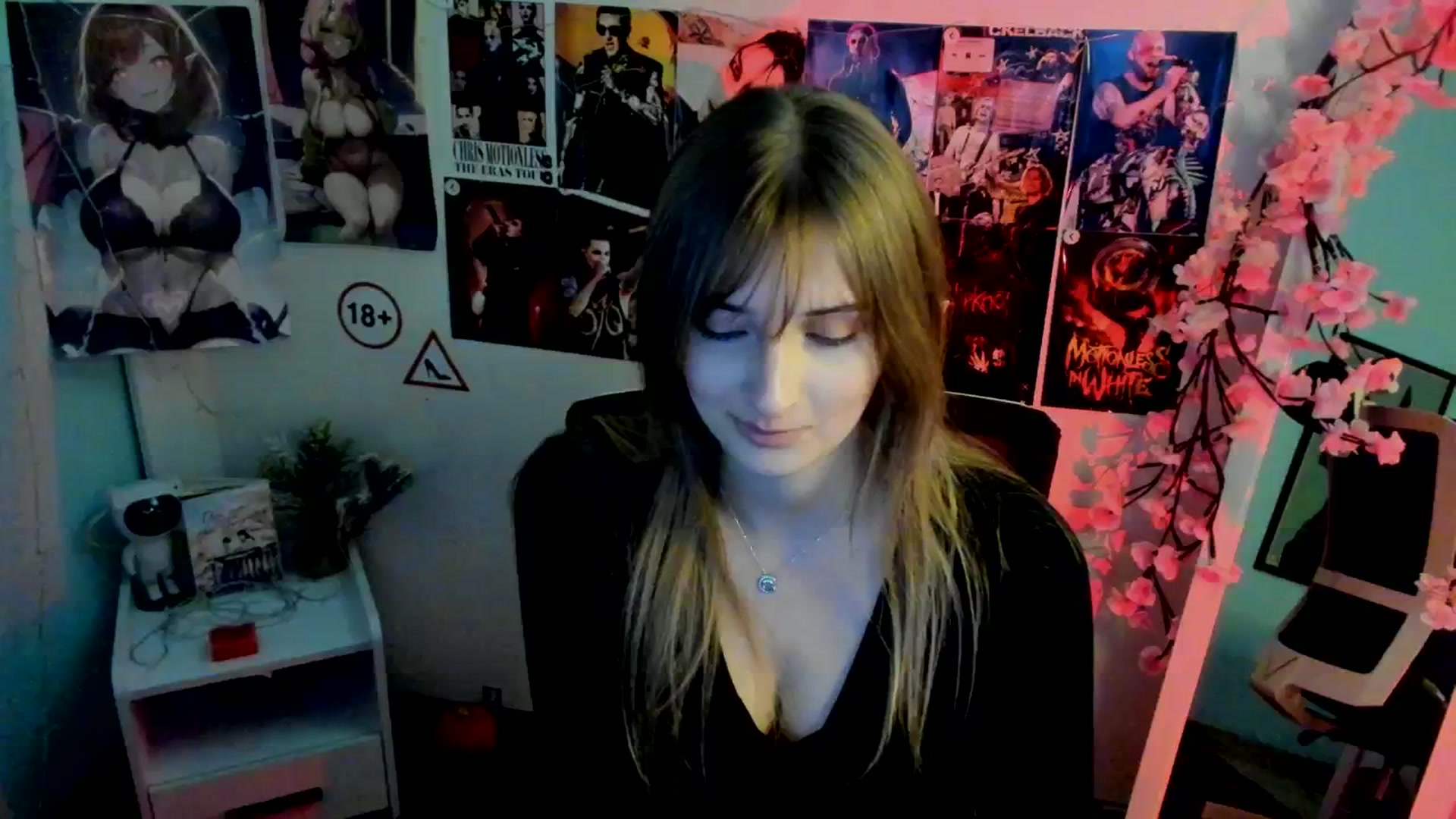 Gallery image thumbnail from Lisa_Star_'s myfreecams stream on, 11/19/2025, 18:16 image 15 of 20