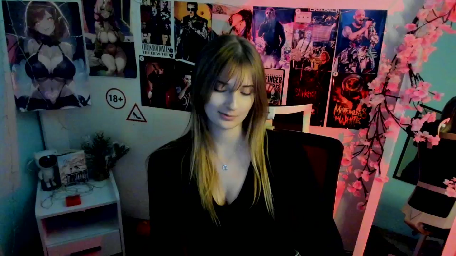 Gallery image thumbnail from Lisa_Star_'s myfreecams stream on, 11/19/2025, 18:16 image 17 of 20