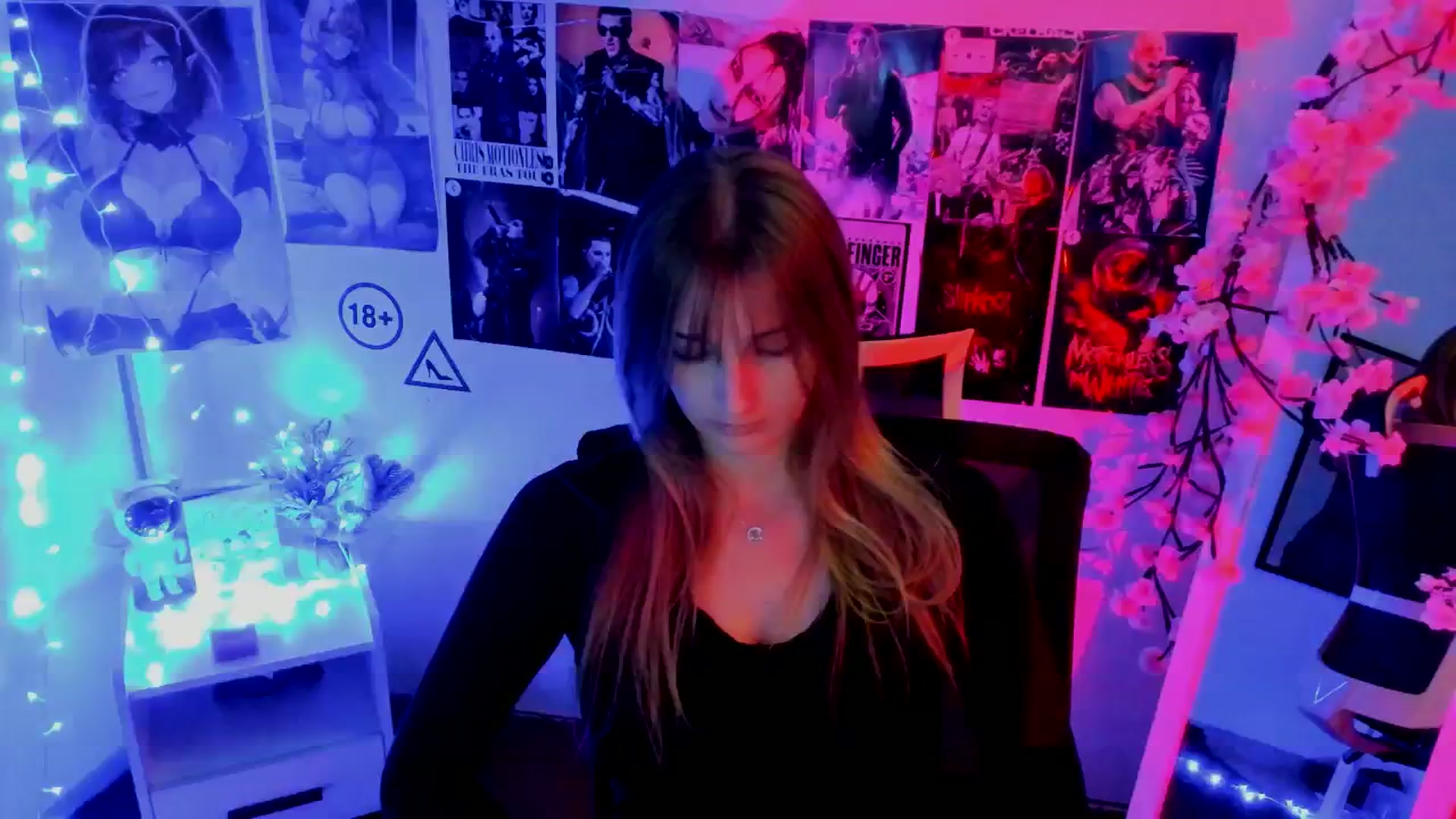 Gallery image thumbnail from Lisa_Star_'s myfreecams stream on, 11/19/2025, 18:16 image 4 of 20