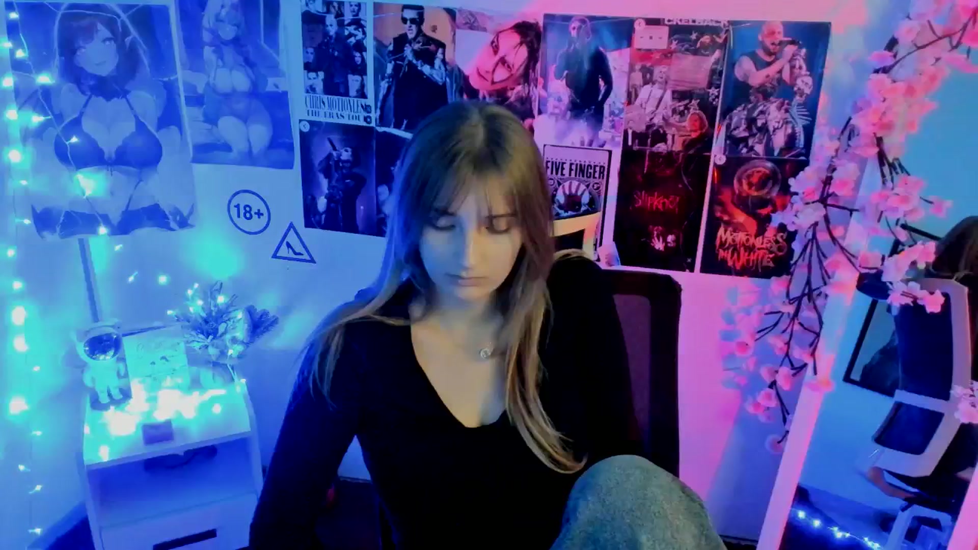 Gallery image thumbnail from Lisa_Star_'s myfreecams stream on, 11/19/2025, 18:16 image 10 of 20