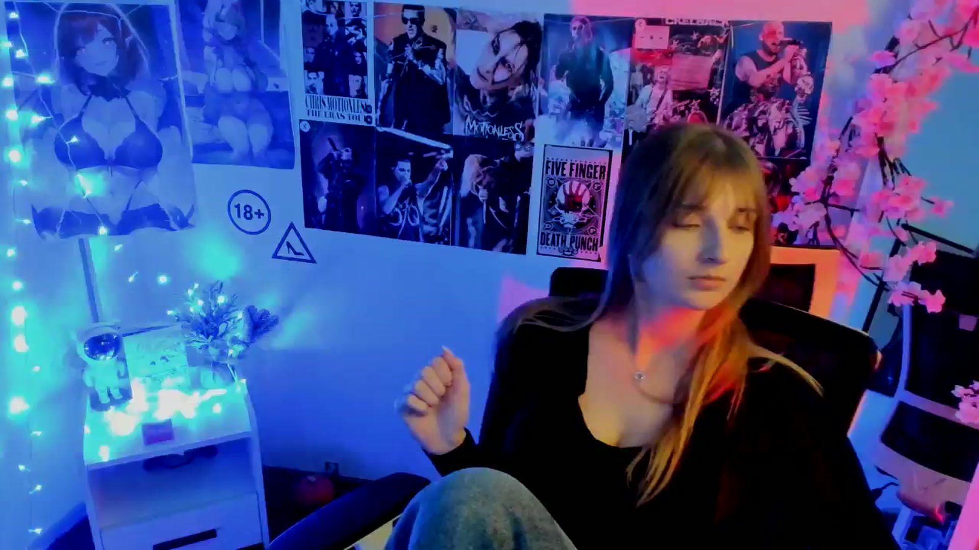 Gallery image thumbnail from Lisa_Star_'s myfreecams stream on, 11/19/2025, 18:16 image 9 of 20
