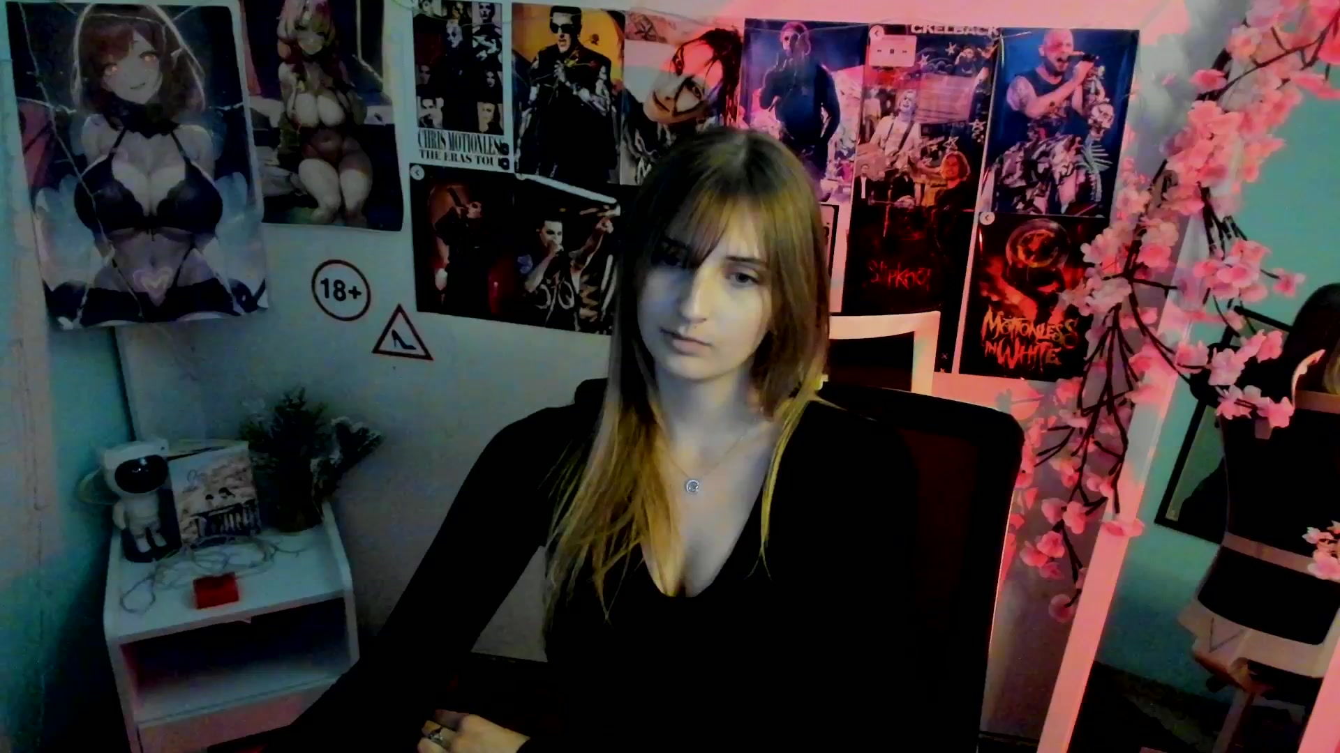 Gallery image thumbnail from Lisa_Star_'s myfreecams stream on, 11/19/2025, 18:16 image 19 of 20