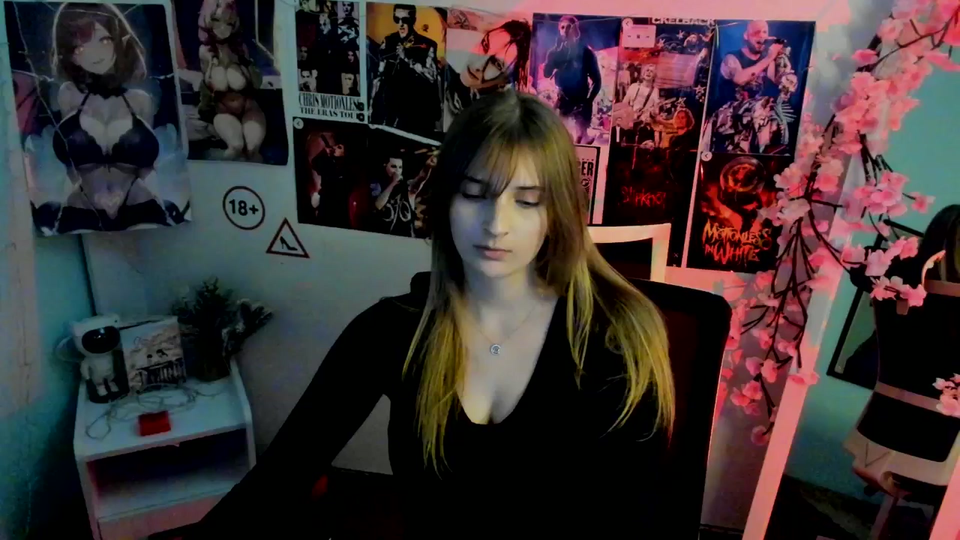 Gallery image thumbnail from Lisa_Star_'s myfreecams stream on, 11/19/2025, 18:16 image 18 of 20