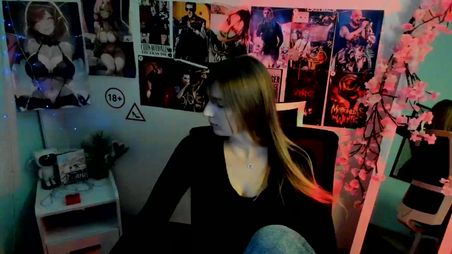 Gallery image thumbnail from Lisa_Star_'s myfreecams stream on, 11/19/2025, 18:16 image 14 of 20