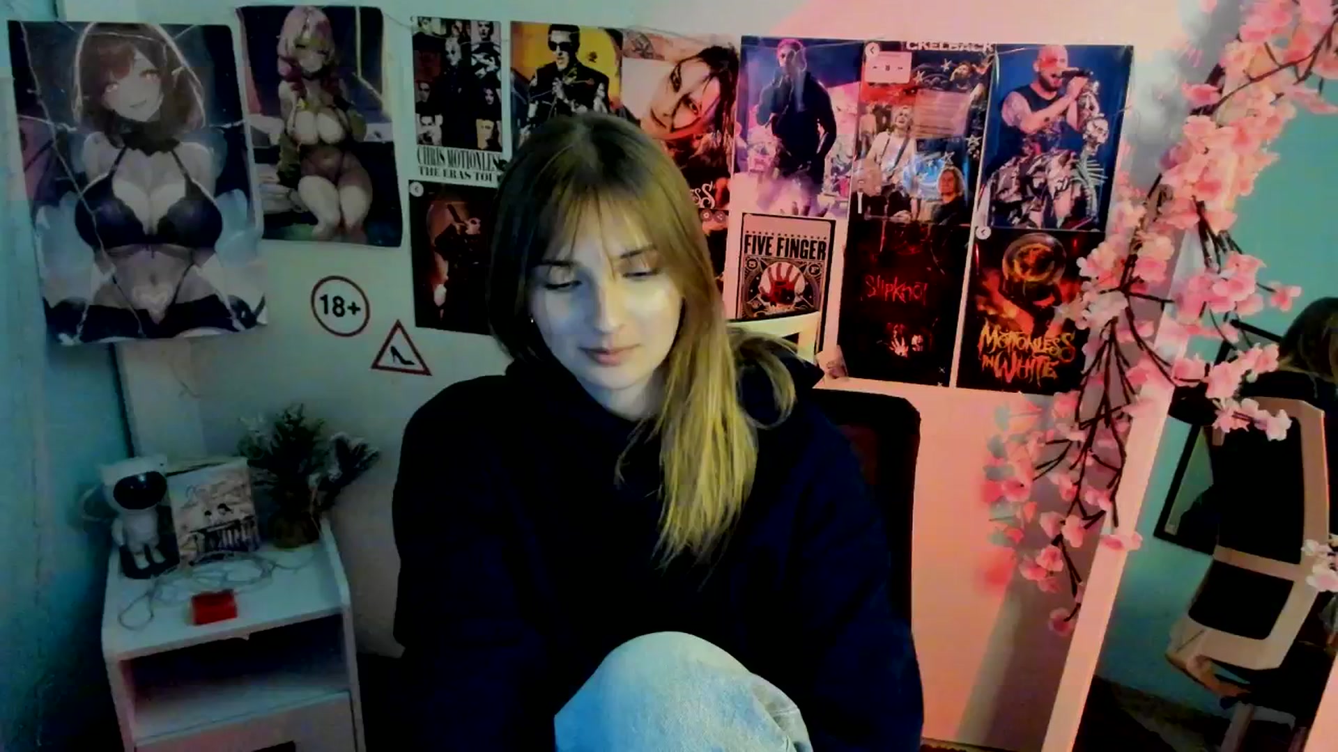Gallery image thumbnail from Lisa_Star_'s myfreecams stream on, 11/20/2025, 12:12 image 15 of 20