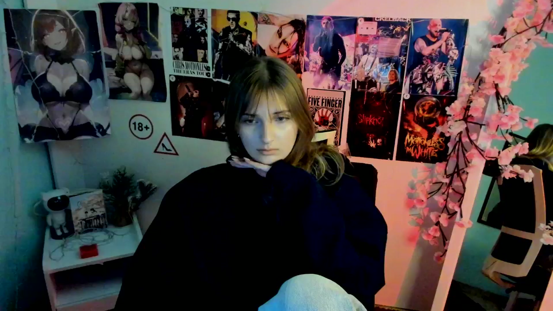 Gallery image thumbnail from Lisa_Star_'s myfreecams stream on, 11/20/2025, 12:12 image 14 of 20
