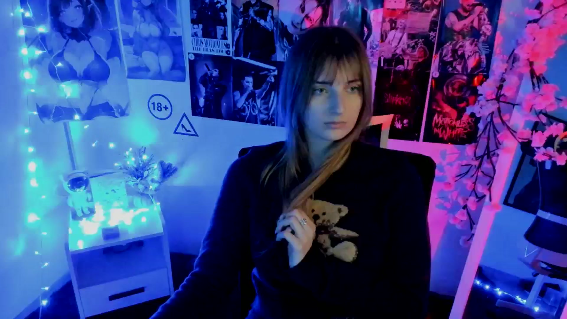 Gallery image thumbnail from Lisa_Star_'s myfreecams stream on, 11/22/2025, 14:41 image 16 of 20