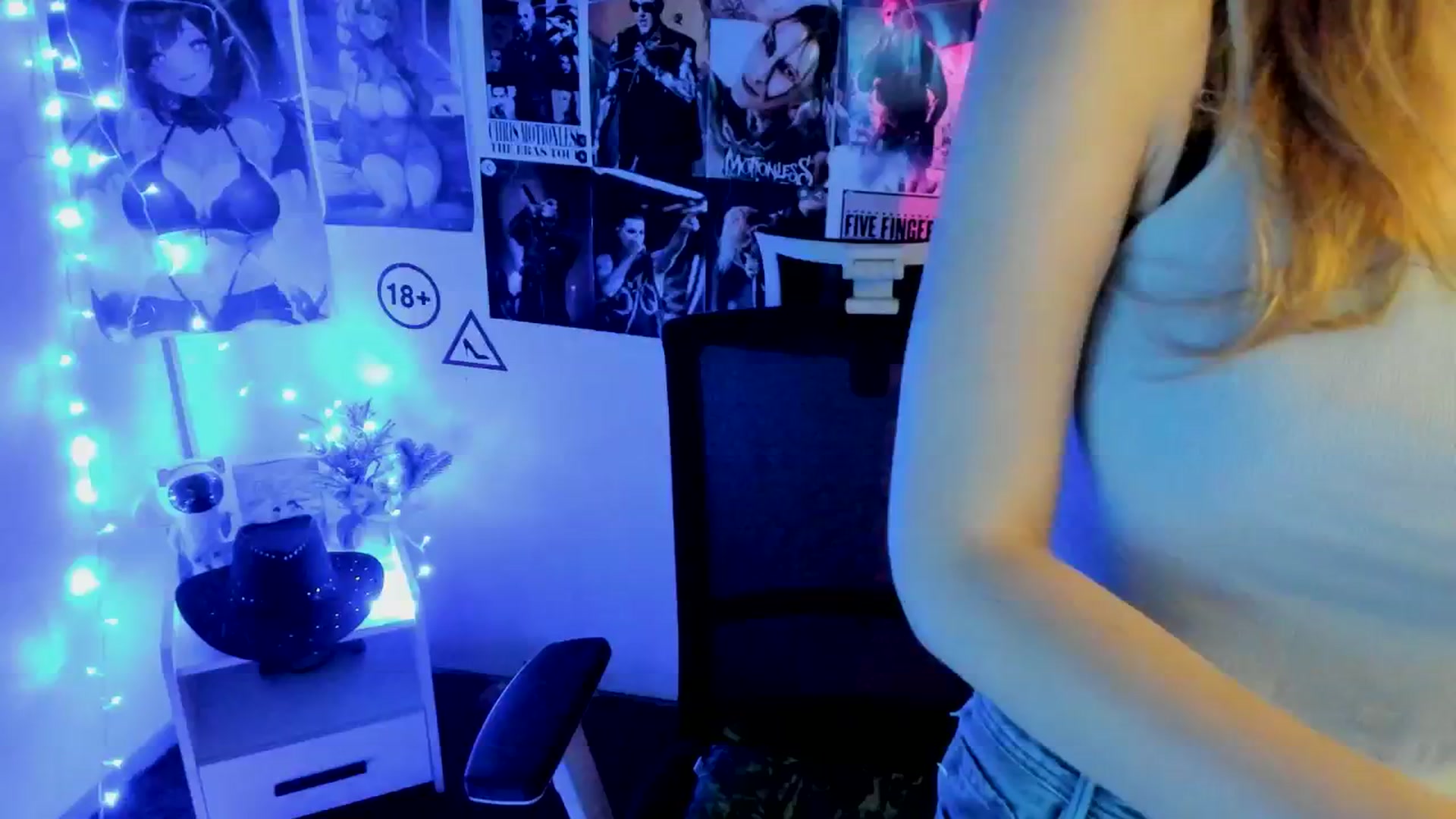 Gallery image thumbnail from Lisa_Star_'s myfreecams stream on, 11/23/2025, 14:37 image 14 of 20