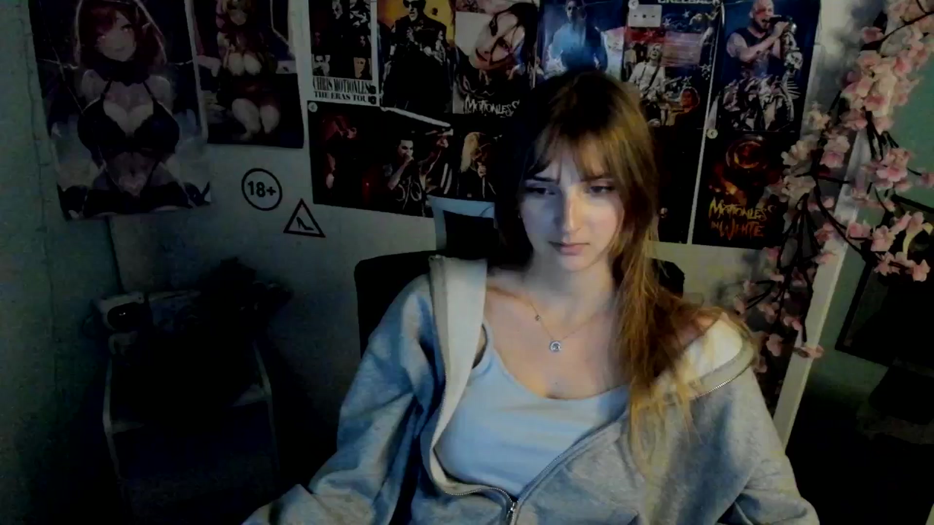 Gallery image thumbnail from Lisa_Star_'s myfreecams stream on, 11/23/2025, 18:47 image 19 of 20