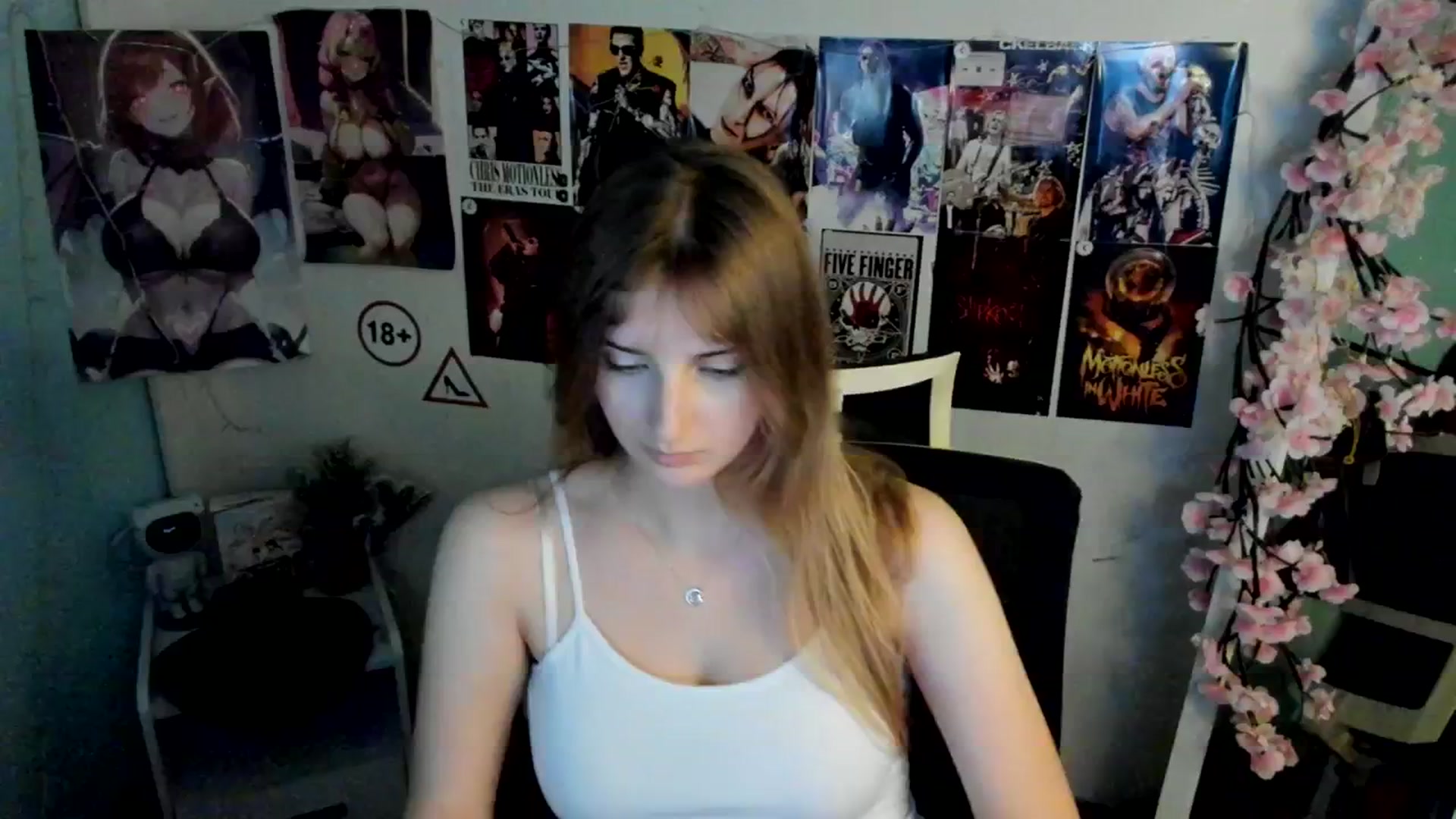 Gallery image thumbnail from Lisa_Star_'s myfreecams stream on, 11/27/2025, 18:56 image 16 of 20