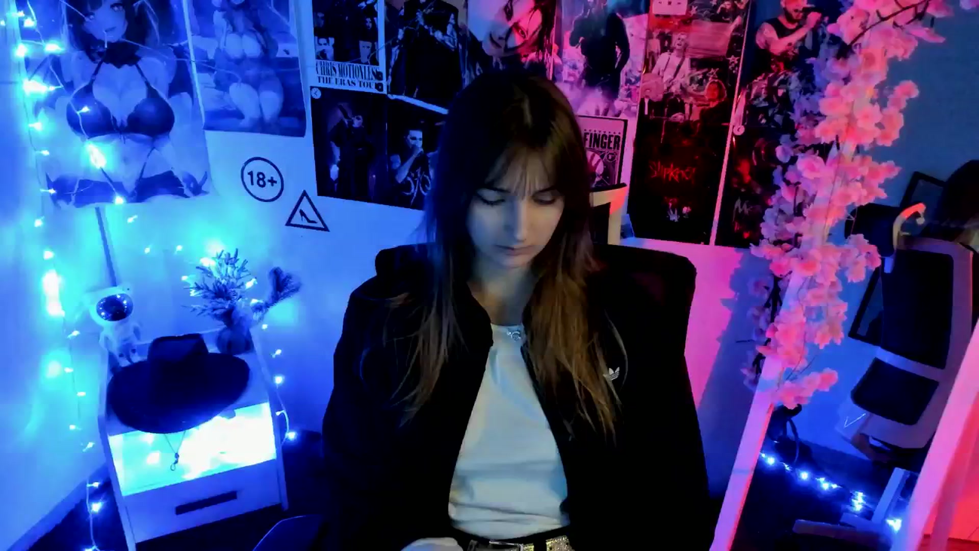 Gallery image thumbnail from Lisa_Star_'s myfreecams stream on, 12/09/2025, 14:04 image 7 of 20
