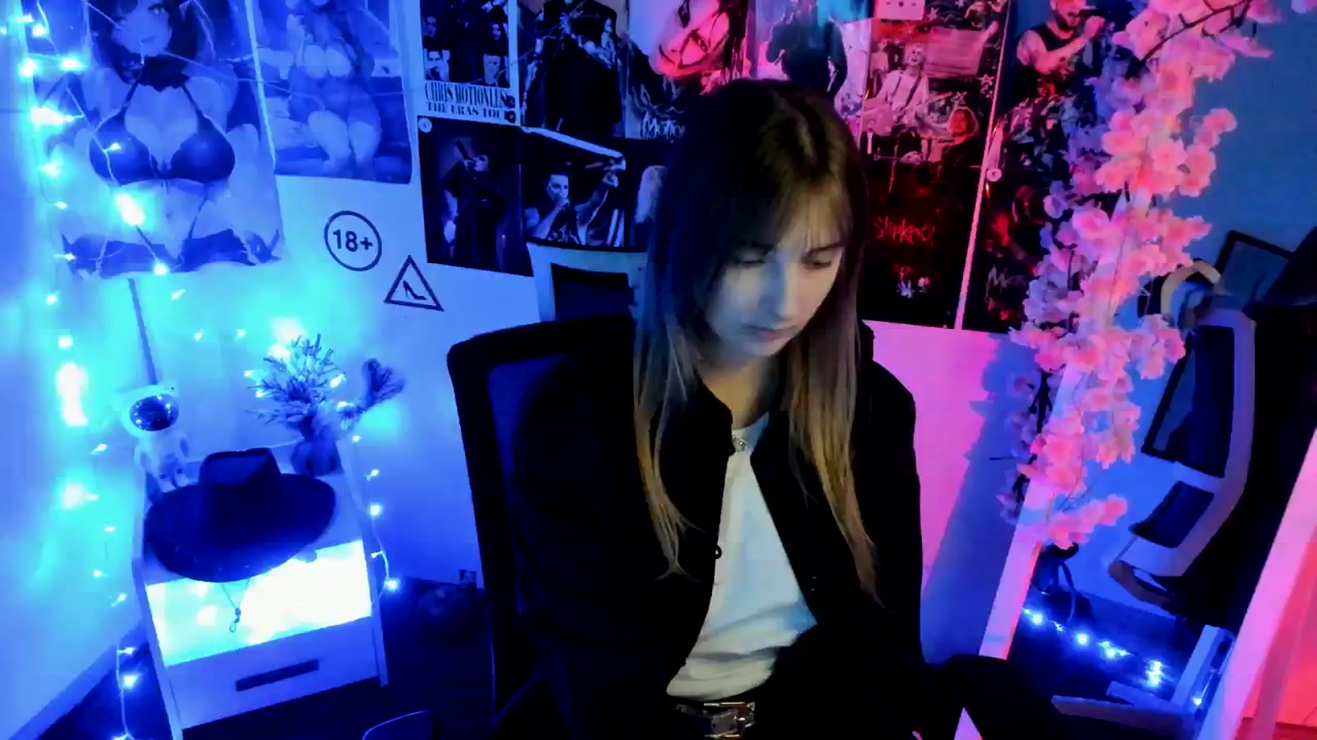 Gallery image thumbnail from Lisa_Star_'s myfreecams stream on, 12/09/2025, 14:04 image 2 of 20
