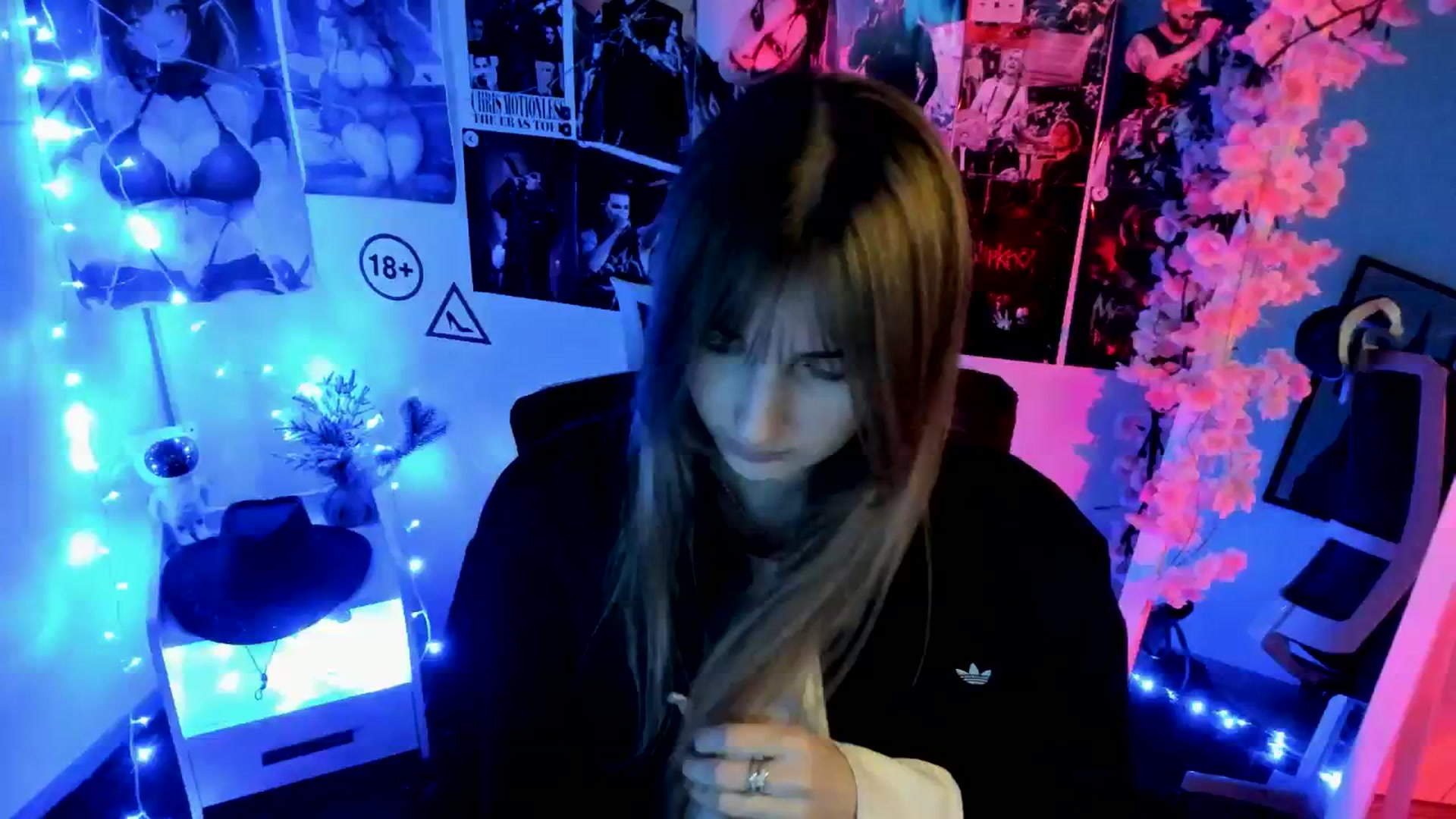 Gallery image thumbnail from Lisa_Star_'s myfreecams stream on, 12/09/2025, 14:04 image 17 of 20