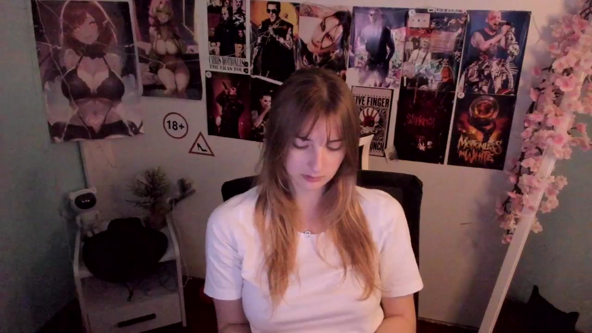 Gallery image thumbnail from Lisa_Star_'s myfreecams stream on, 12/10/2025, 10:13 image 2 of 20
