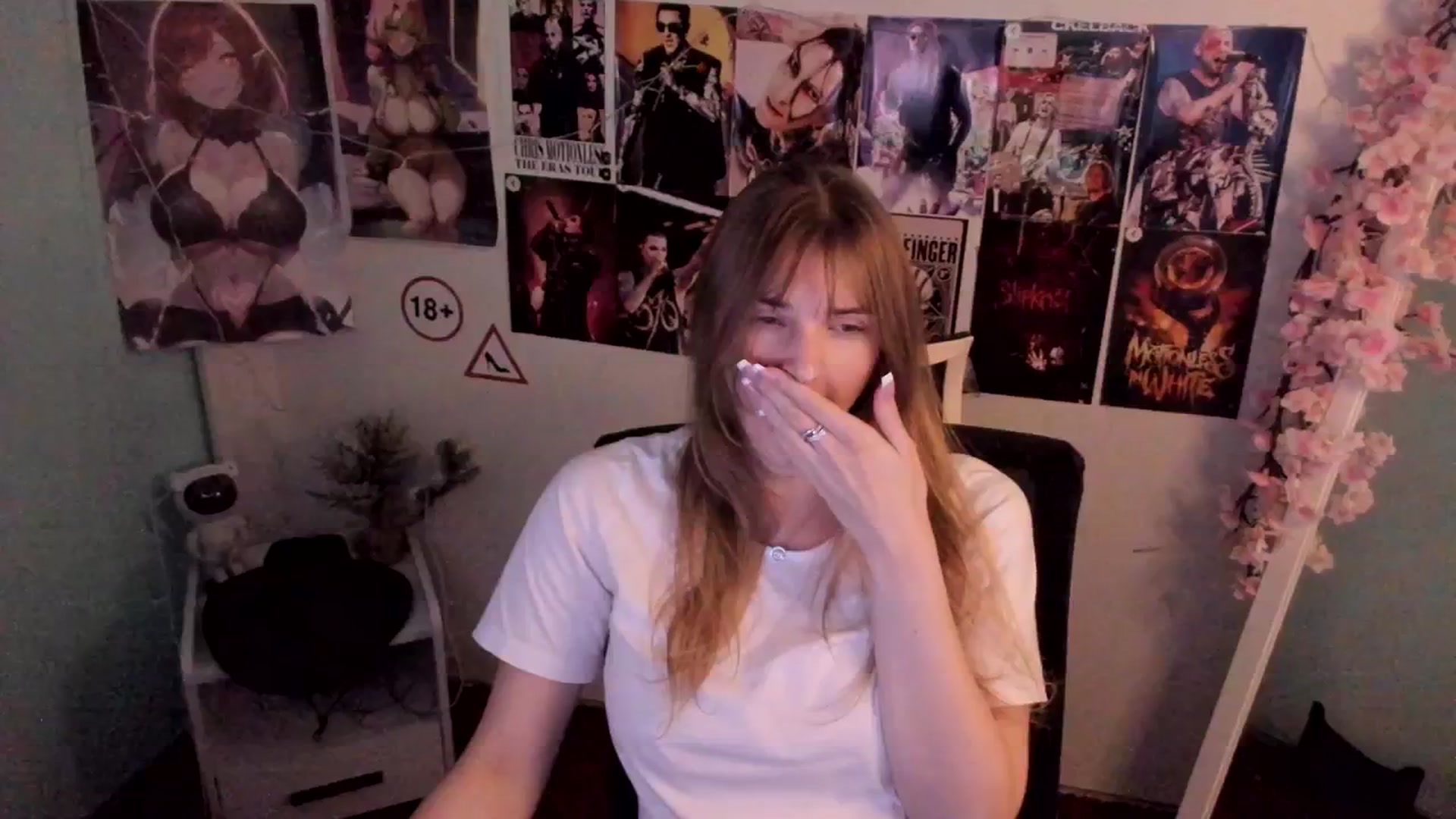 Gallery image thumbnail from Lisa_Star_'s myfreecams stream on, 12/10/2025, 10:13 image 1 of 20