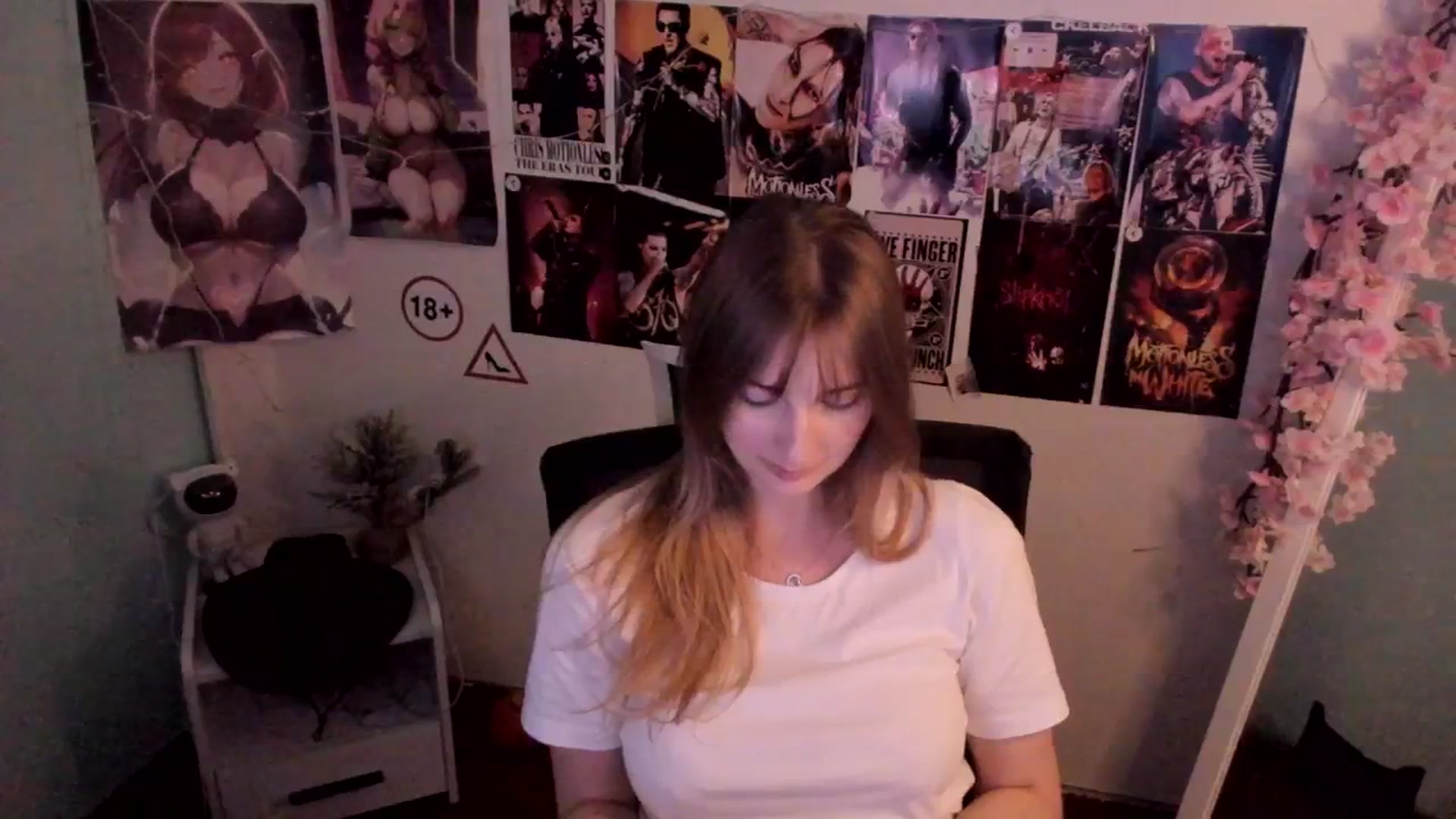 Gallery image thumbnail from Lisa_Star_'s myfreecams stream on, 12/10/2025, 10:13 image 17 of 20