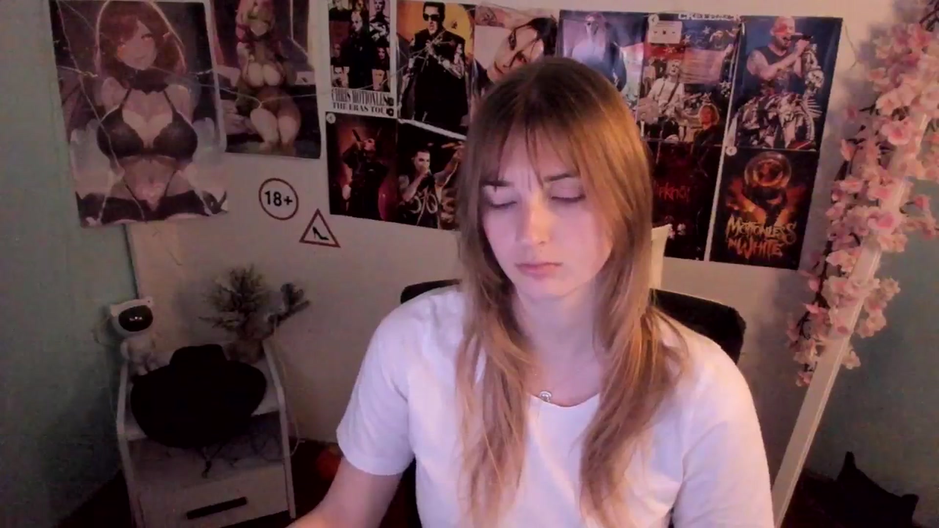 Gallery image thumbnail from Lisa_Star_'s myfreecams stream on, 12/10/2025, 10:13 image 4 of 20