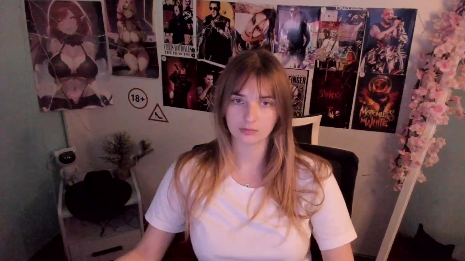 Gallery image thumbnail from Lisa_Star_'s myfreecams stream on, 12/10/2025, 10:13 image 5 of 20