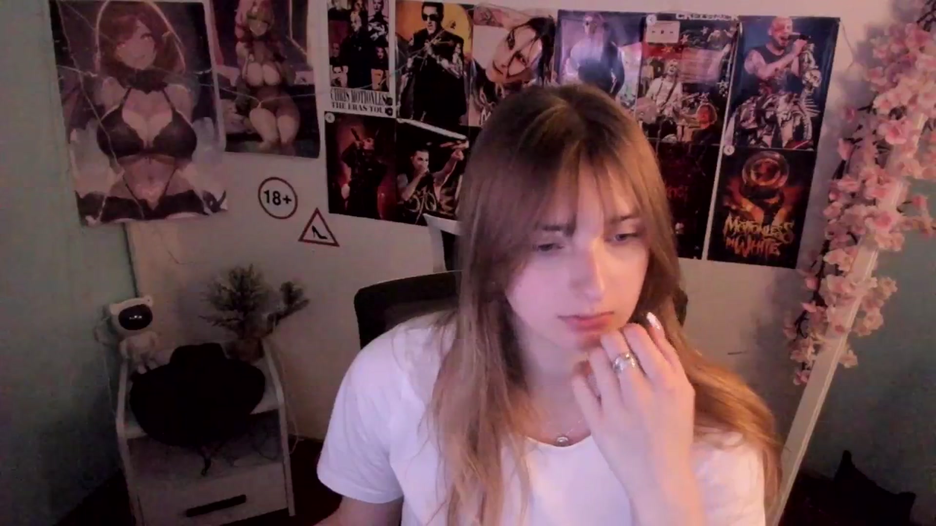 Gallery image thumbnail from Lisa_Star_'s myfreecams stream on, 12/10/2025, 10:13 image 16 of 20