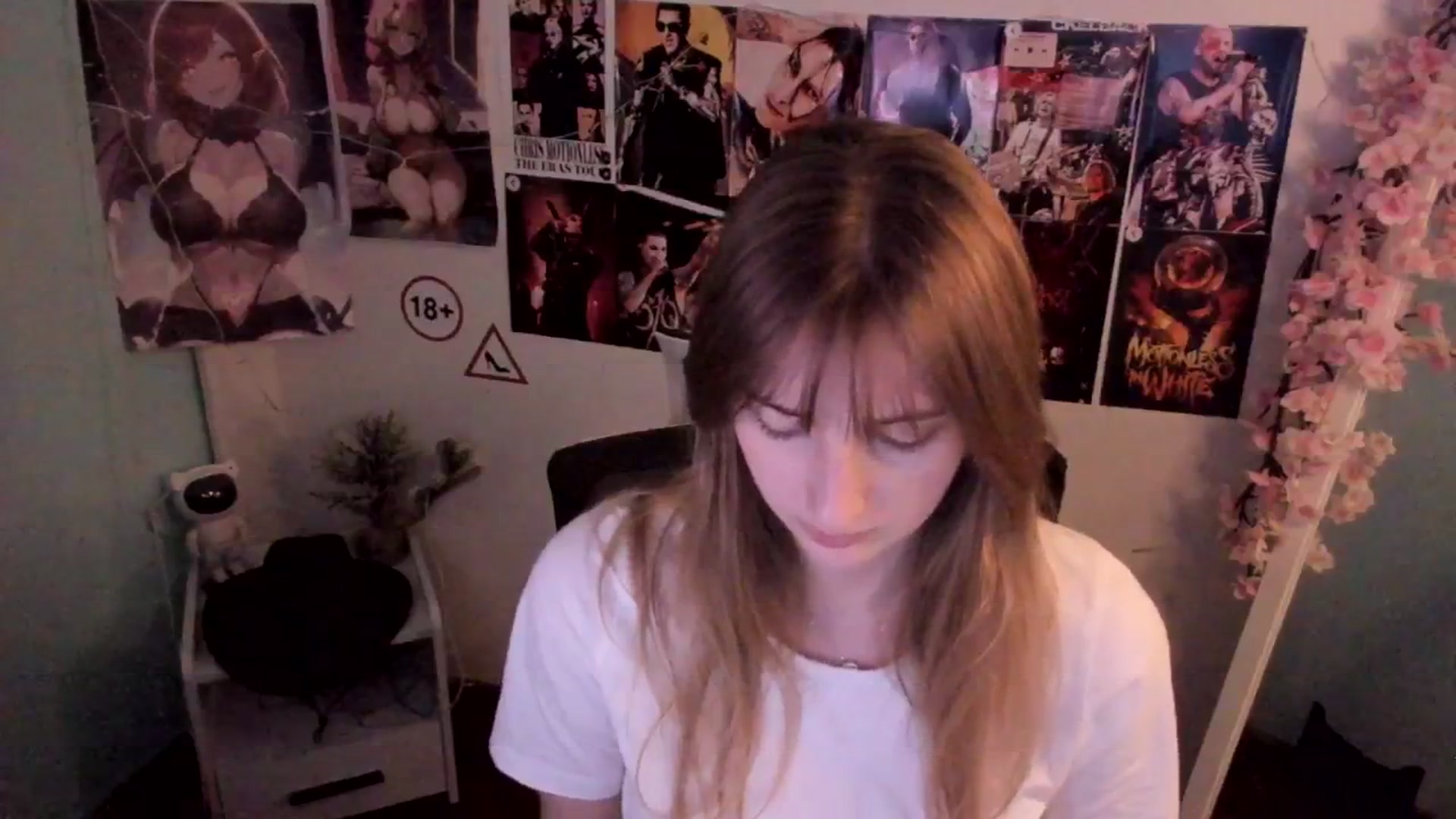 Gallery image thumbnail from Lisa_Star_'s myfreecams stream on, 12/10/2025, 10:13 image 14 of 20