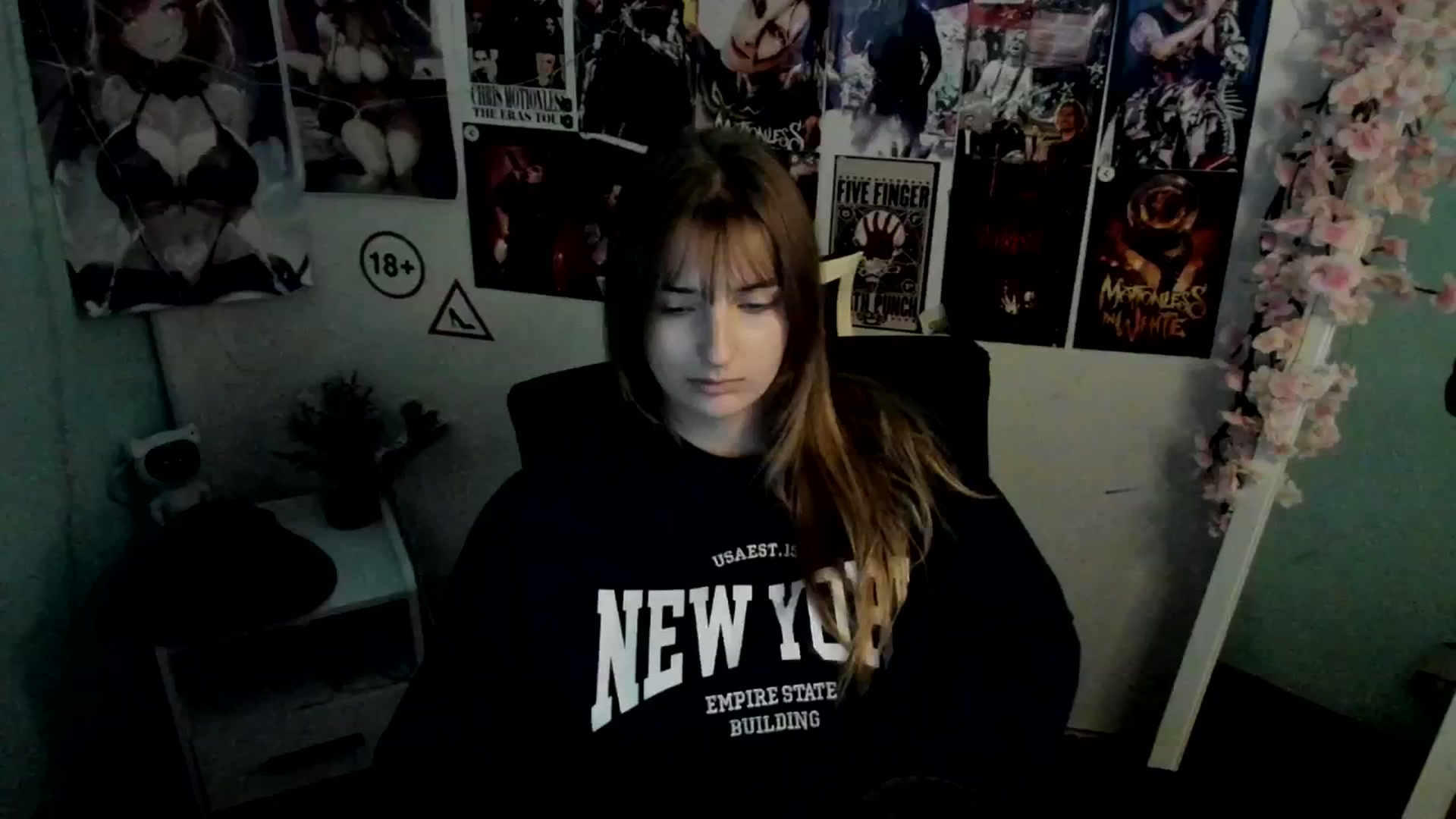 Gallery image thumbnail from Lisa_Star_'s myfreecams stream on, 12/11/2025, 16:36 image 14 of 20
