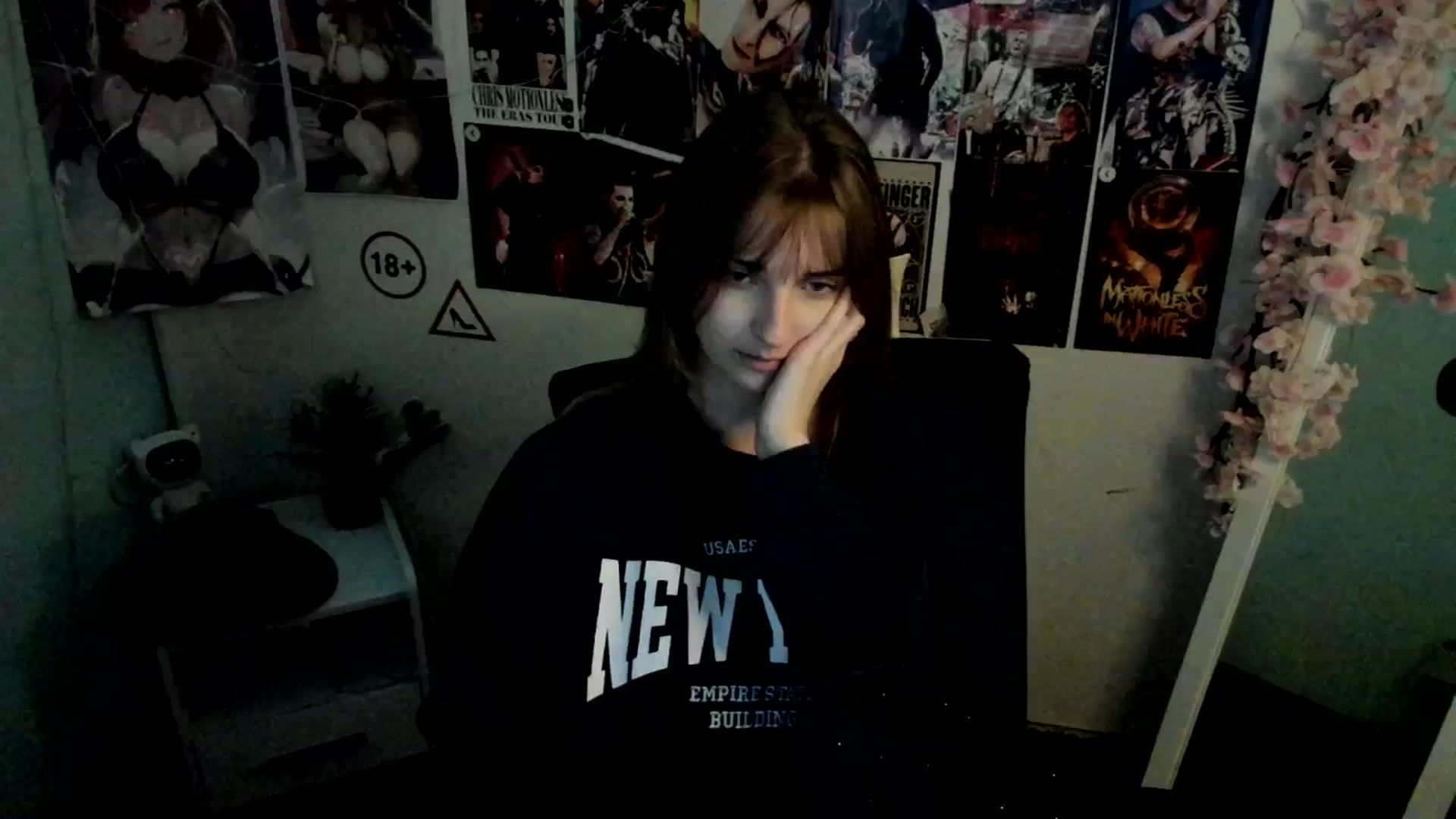 Gallery image thumbnail from Lisa_Star_'s myfreecams stream on, 12/11/2025, 16:36 image 4 of 20