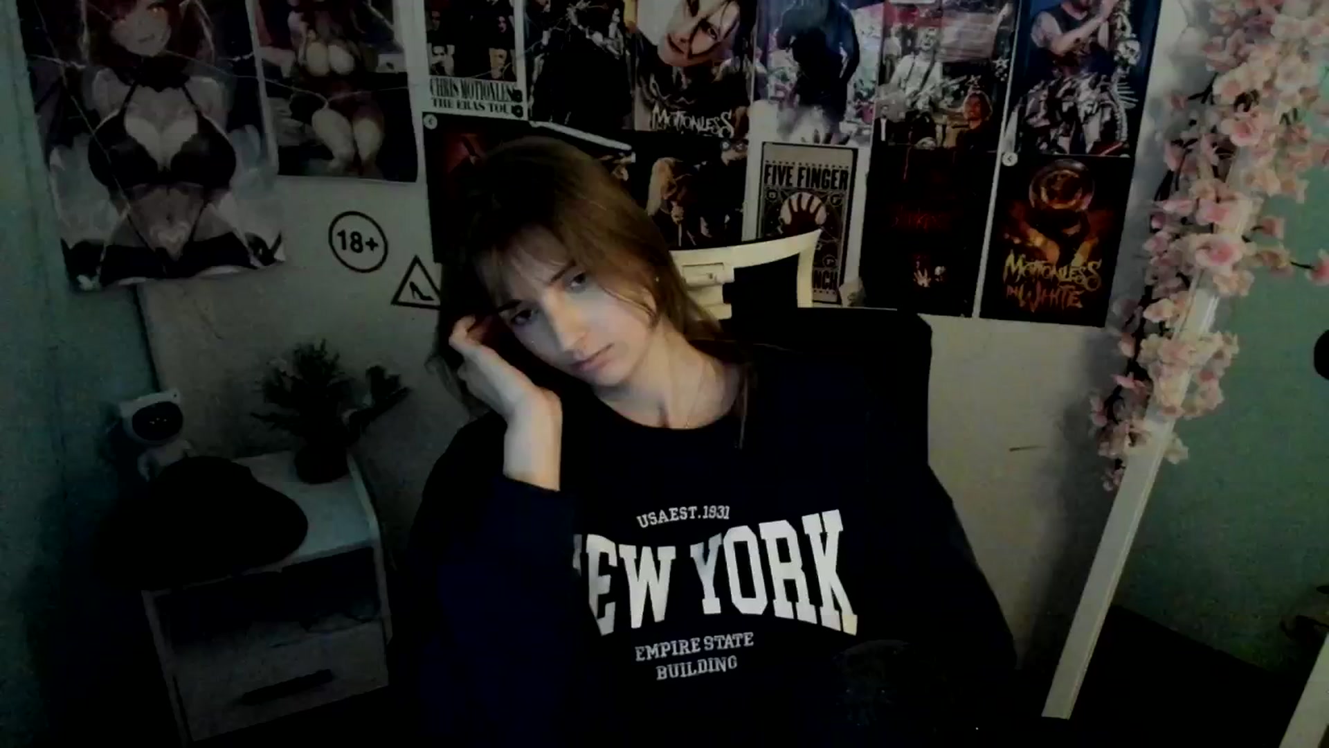 Gallery image thumbnail from Lisa_Star_'s myfreecams stream on, 12/11/2025, 16:36 image 7 of 20