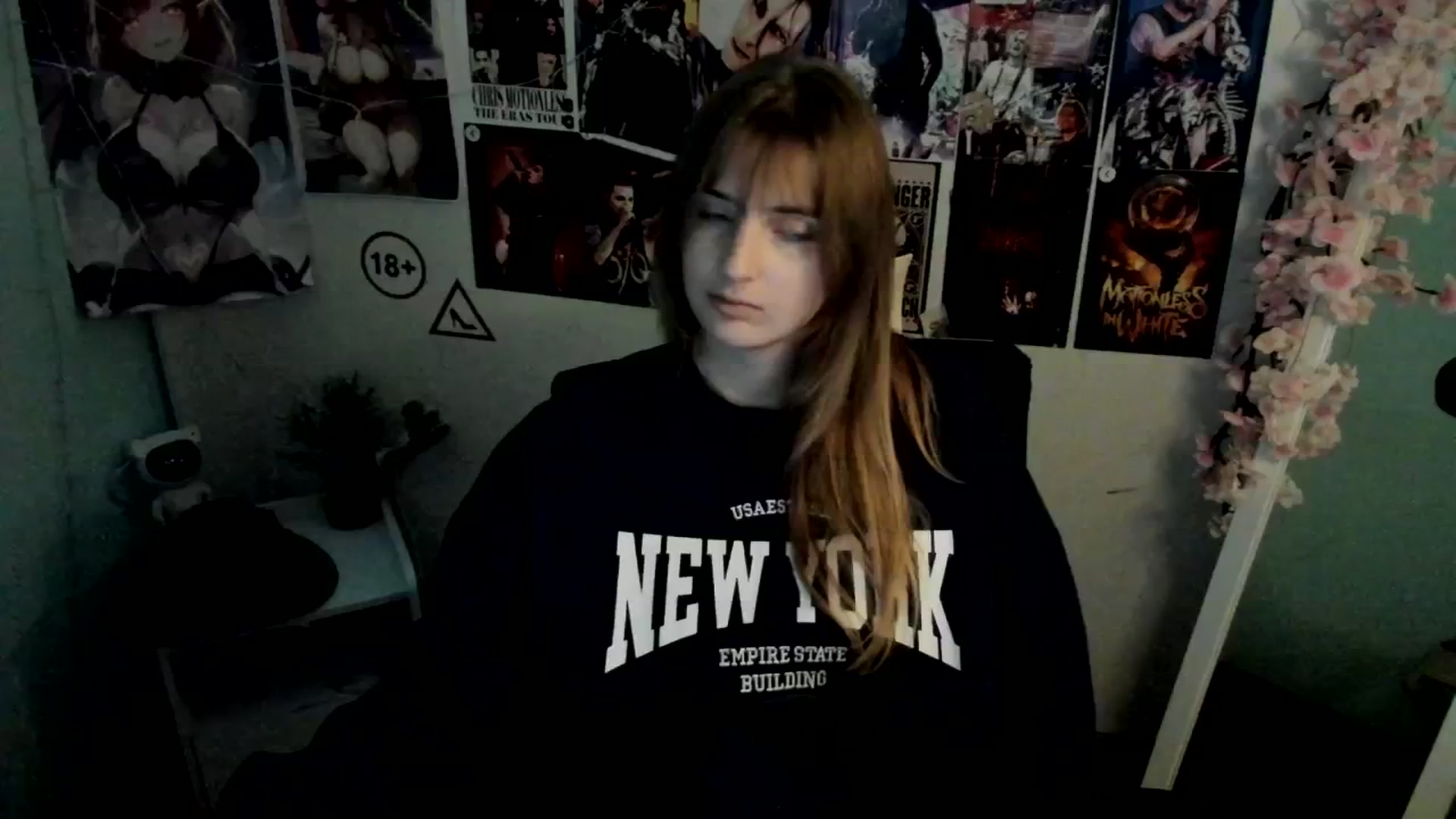 Gallery image thumbnail from Lisa_Star_'s myfreecams stream on, 12/11/2025, 16:36 image 17 of 20