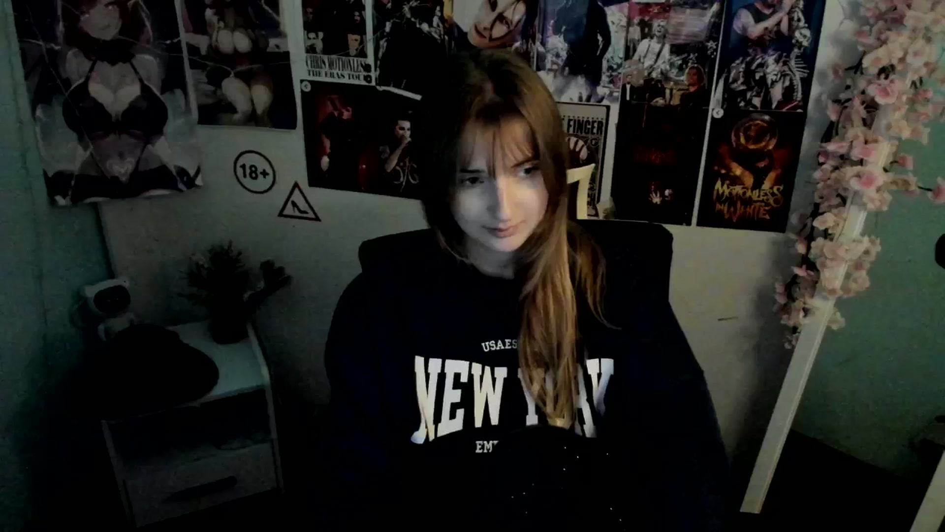 Gallery image thumbnail from Lisa_Star_'s myfreecams stream on, 12/11/2025, 16:36 image 18 of 20