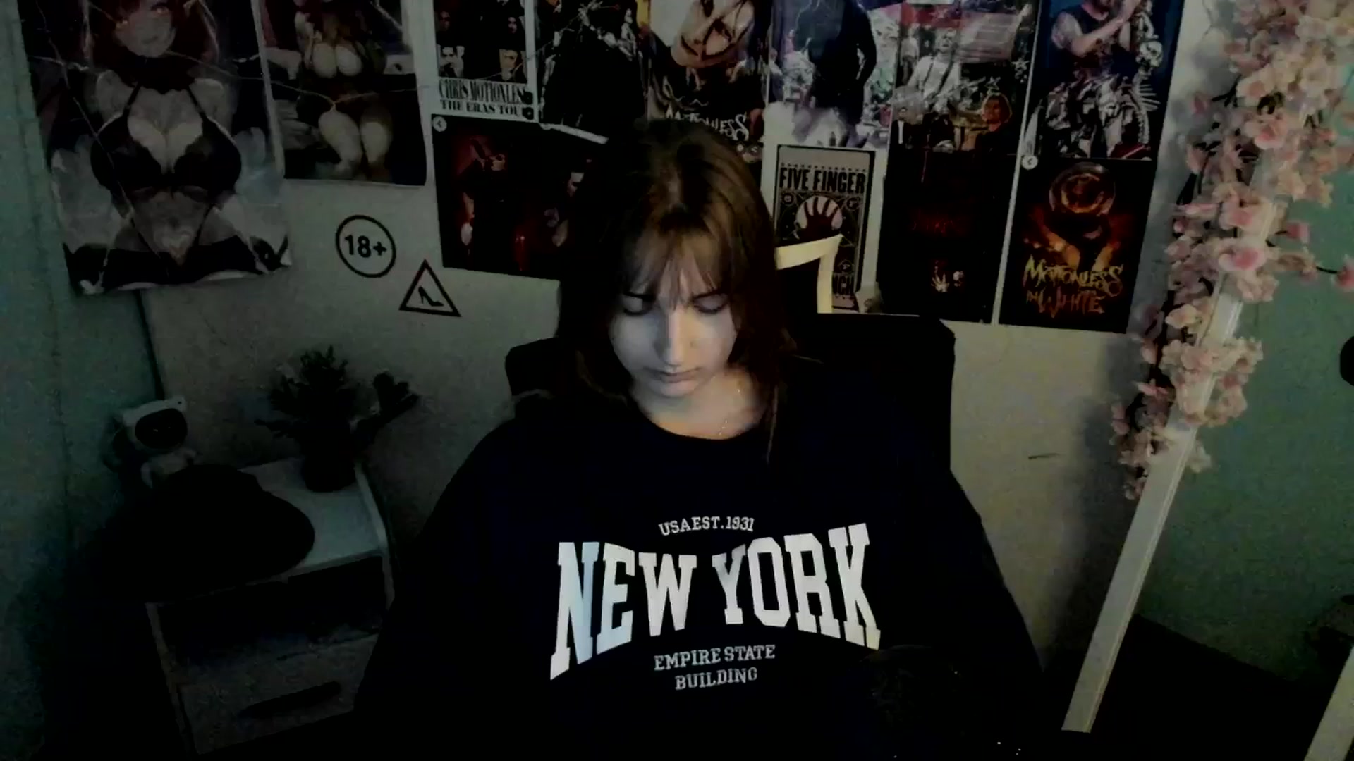 Gallery image thumbnail from Lisa_Star_'s myfreecams stream on, 12/11/2025, 16:36 image 6 of 20