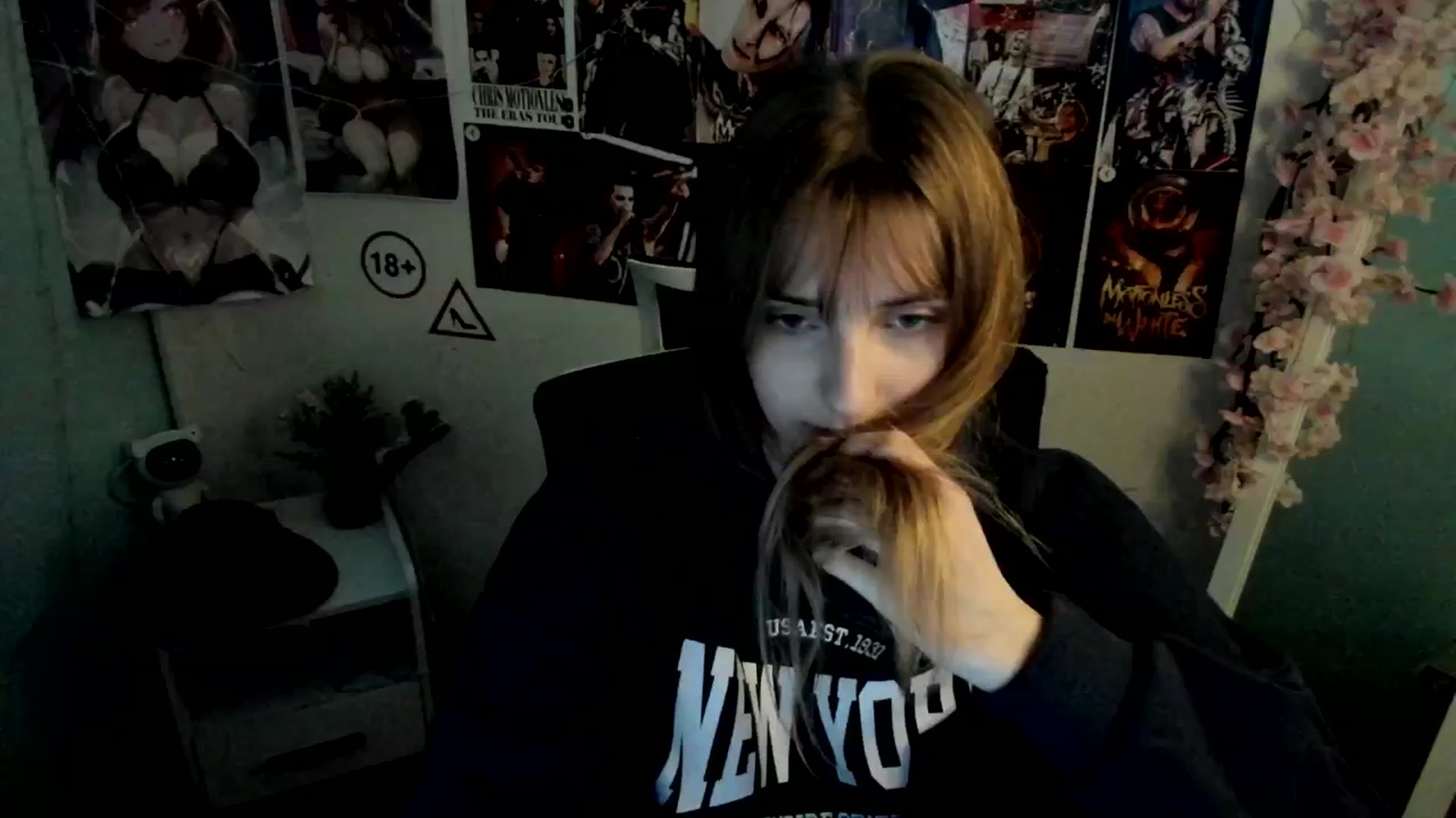 Gallery image thumbnail from Lisa_Star_'s myfreecams stream on, 12/11/2025, 16:36 image 10 of 20