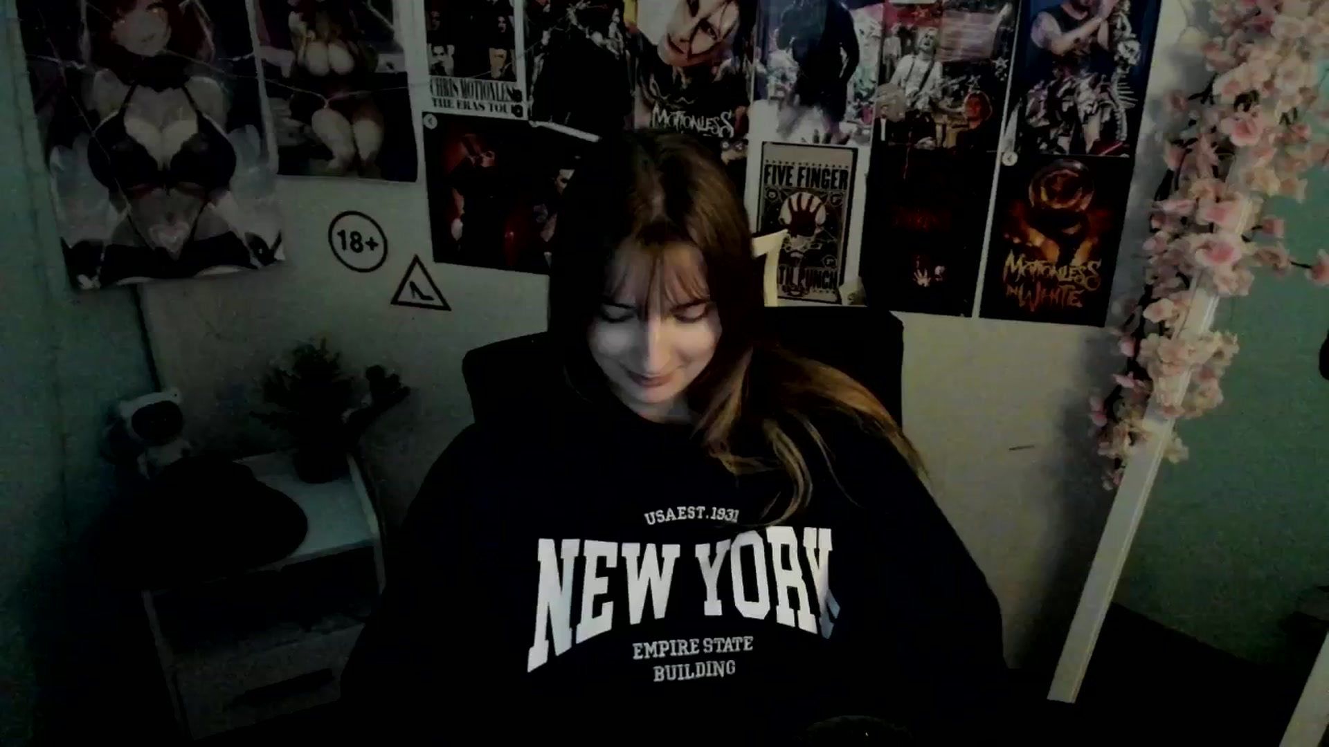 Gallery image thumbnail from Lisa_Star_'s myfreecams stream on, 12/11/2025, 16:36 image 12 of 20