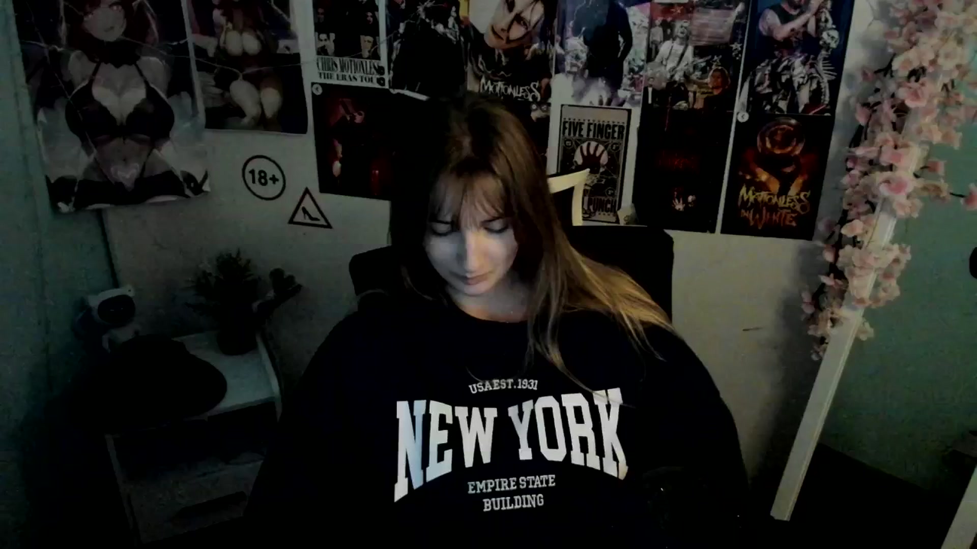 Gallery image thumbnail from Lisa_Star_'s myfreecams stream on, 12/11/2025, 16:36 image 9 of 20