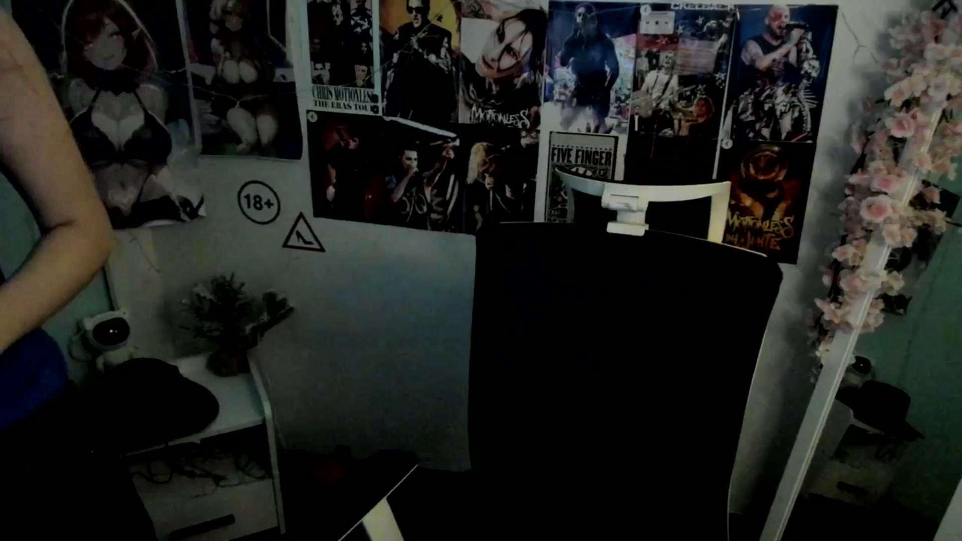 Gallery image thumbnail from Lisa_Star_'s myfreecams stream on, 12/11/2025, 18:13 image 5 of 20