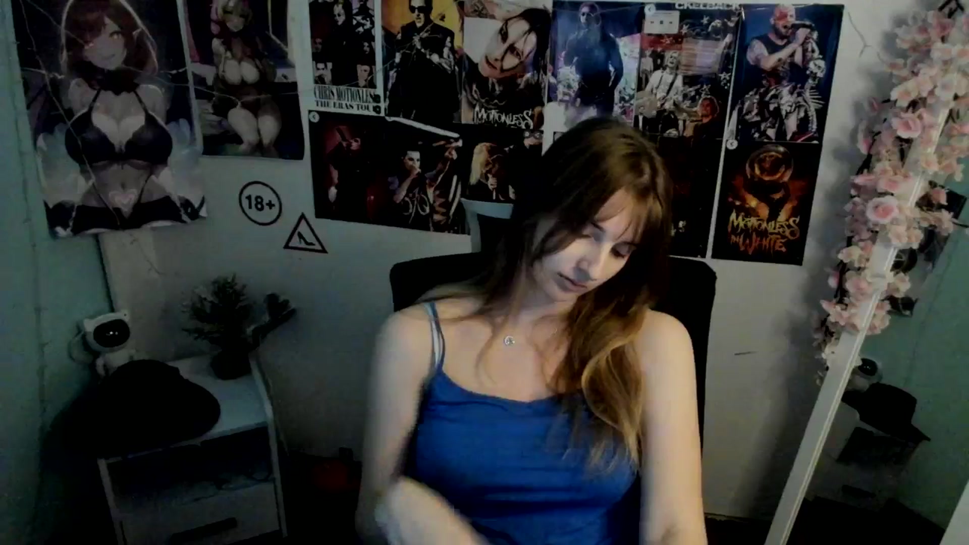Gallery image thumbnail from Lisa_Star_'s myfreecams stream on, 12/11/2025, 18:13 image 16 of 20