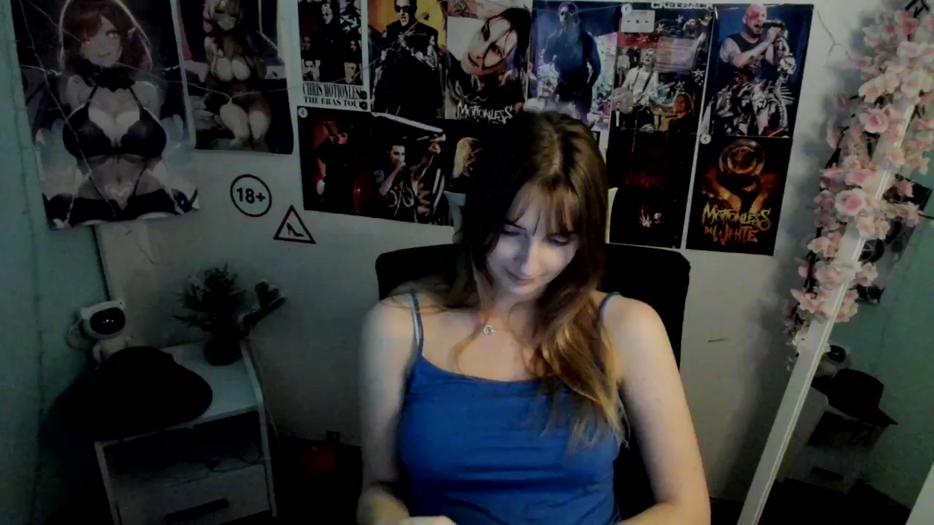 Gallery image thumbnail from Lisa_Star_'s myfreecams stream on, 12/11/2025, 18:13 image 17 of 20