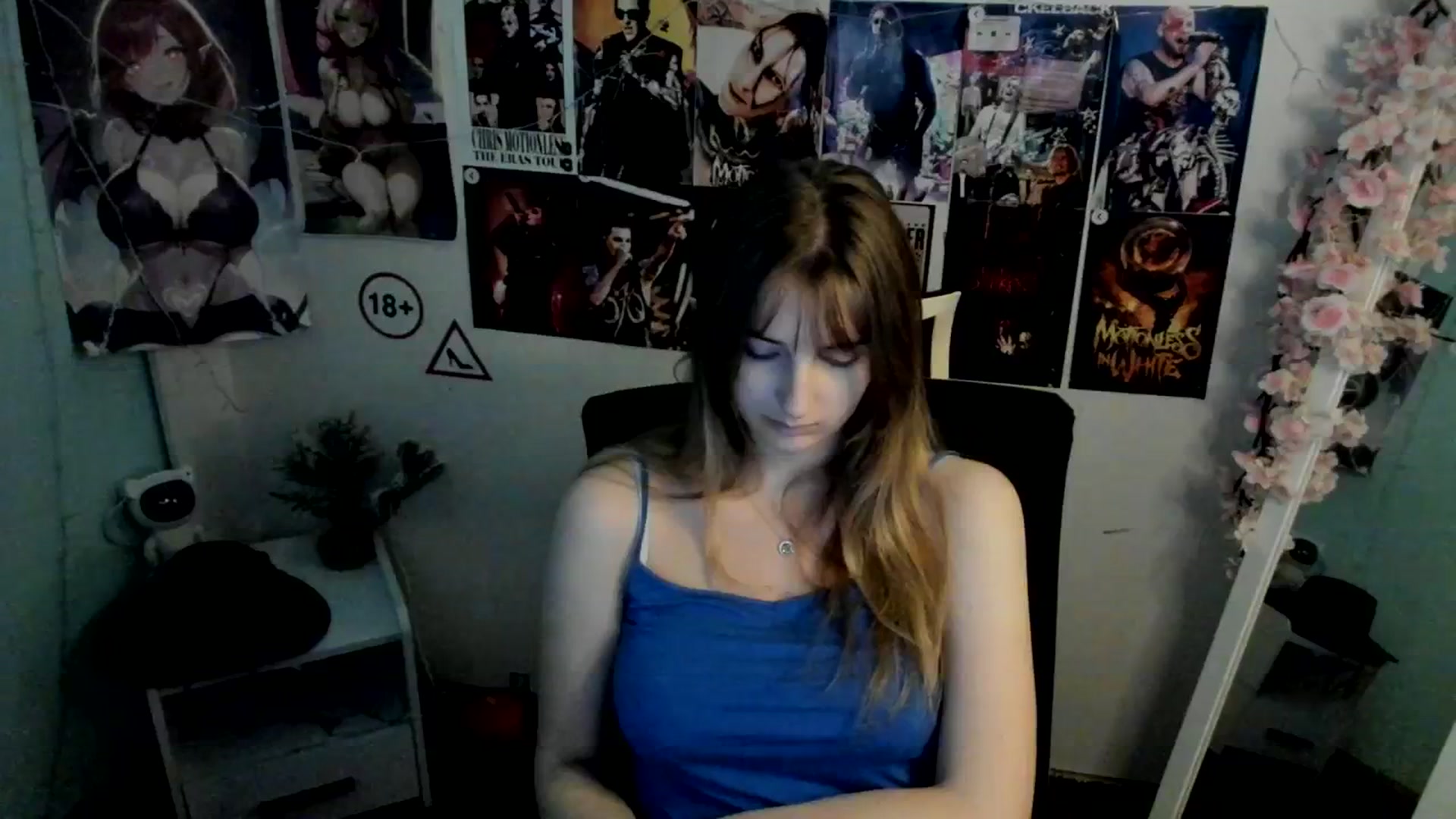 Gallery image thumbnail from Lisa_Star_'s myfreecams stream on, 12/11/2025, 18:13 image 14 of 20